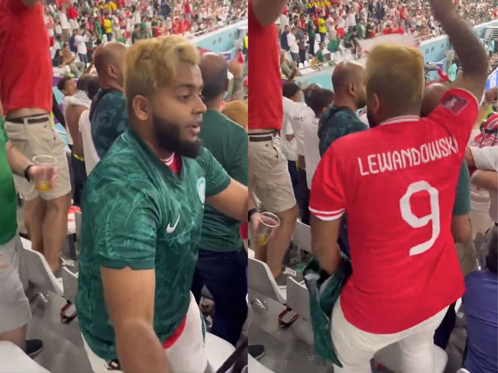 Der saudische Fan kam mit zwei Trikots ins Stadion.