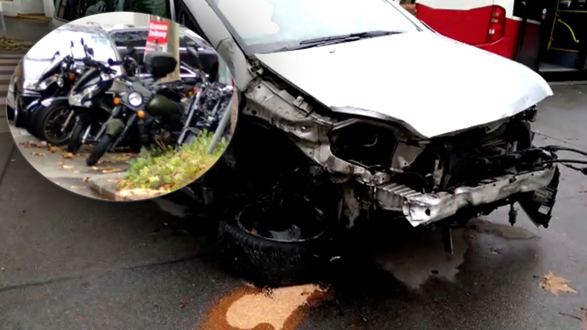 In der Nacht auf Samstag krachte ein Pkw in parkende Motorräder, sowie ein Verkehrsschild.