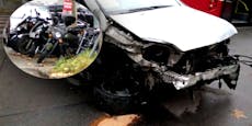 Opel kracht in Schild und Motorräder – Totalschaden