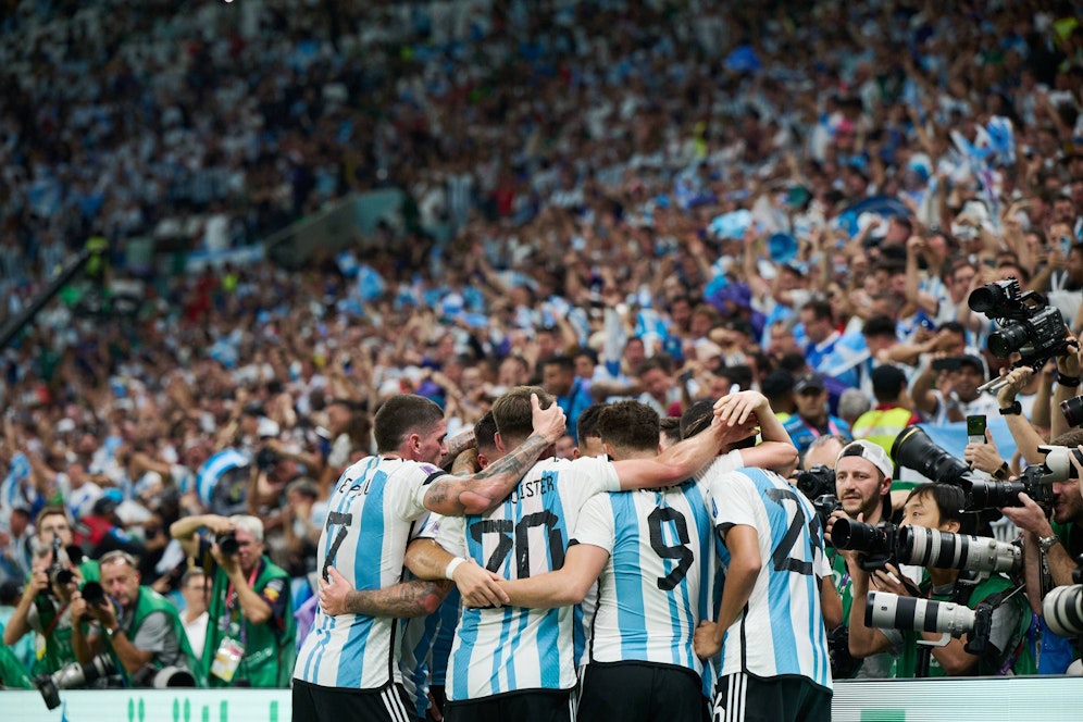 Argentinien setzt sich gegen Mexiko mit 2:0 durch.