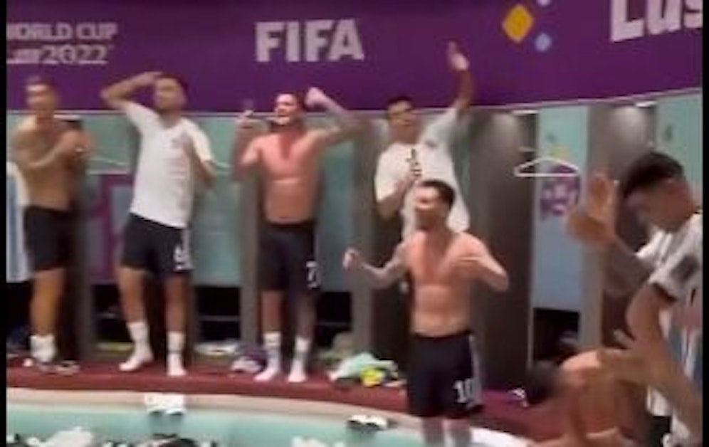 Lionel Messi feiert mit Argentinien in der Kabine
