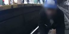 Mann fällt auf U-Bahn-Schienen: Polizisten retten ihn