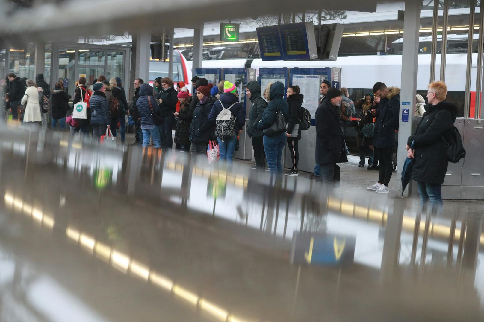 Der ÖBB-Bahnstreik legt Österreich lahm.