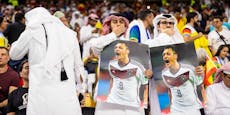 Scheich-Fans foppen Deutsche bei WM mit Özil-Protest