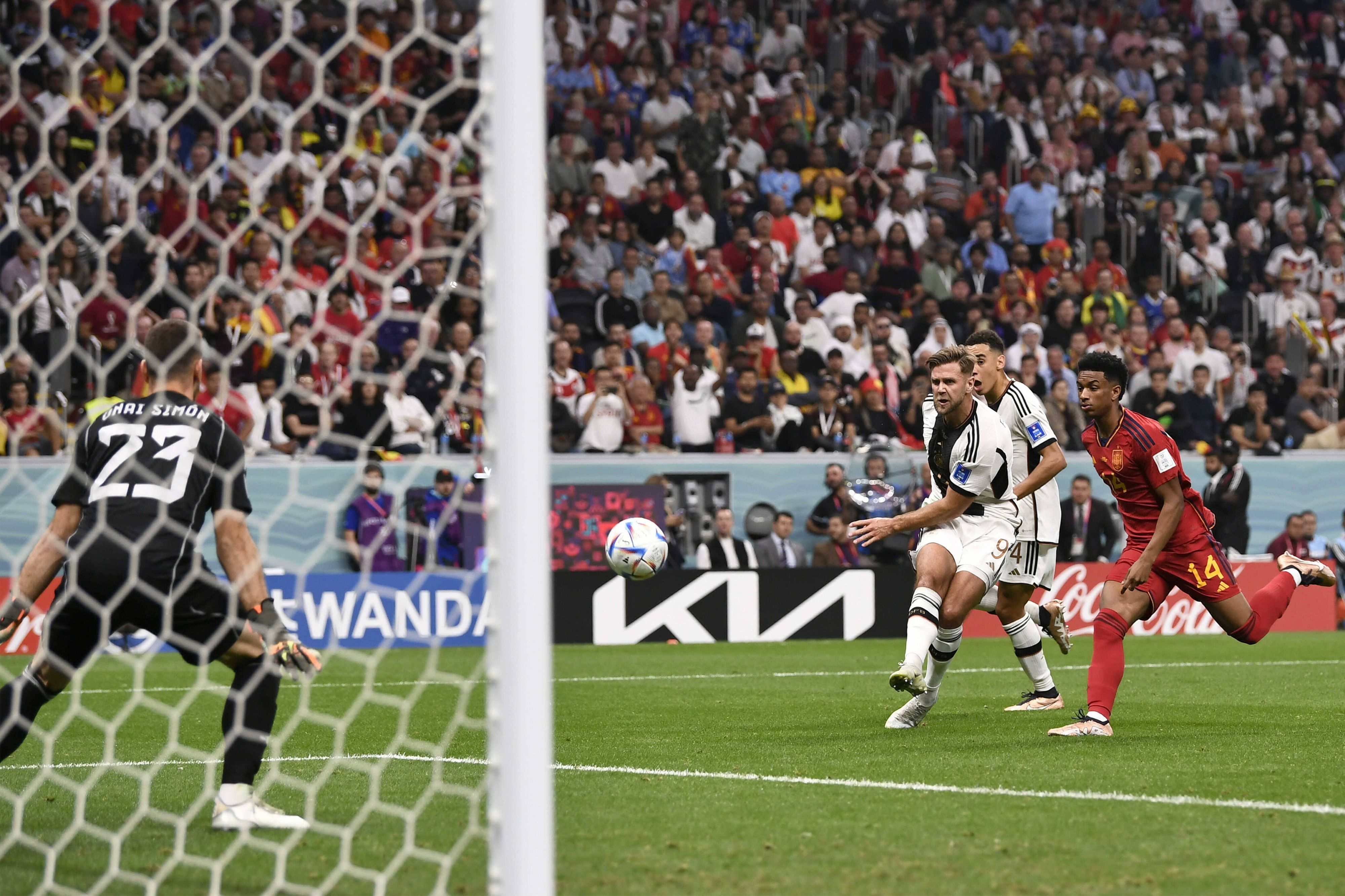 Füllkrug schießt zum 1:1 ein.