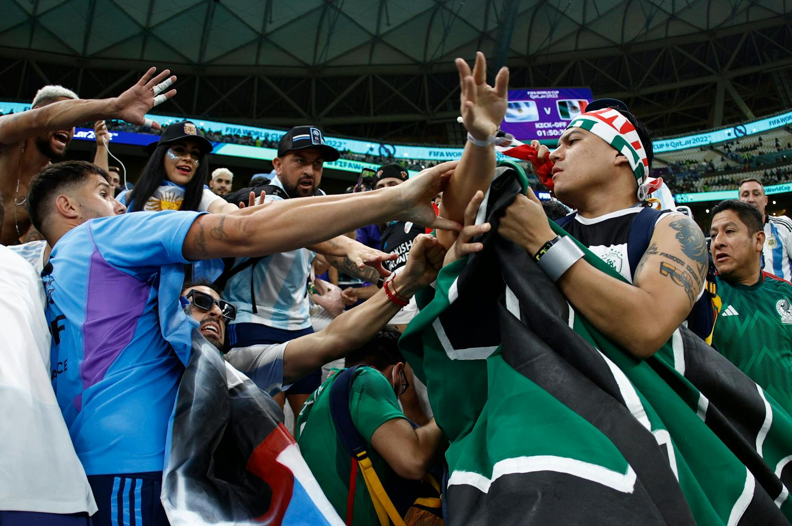 Prügelei zwischen Fans von Argentinien und Mexiko