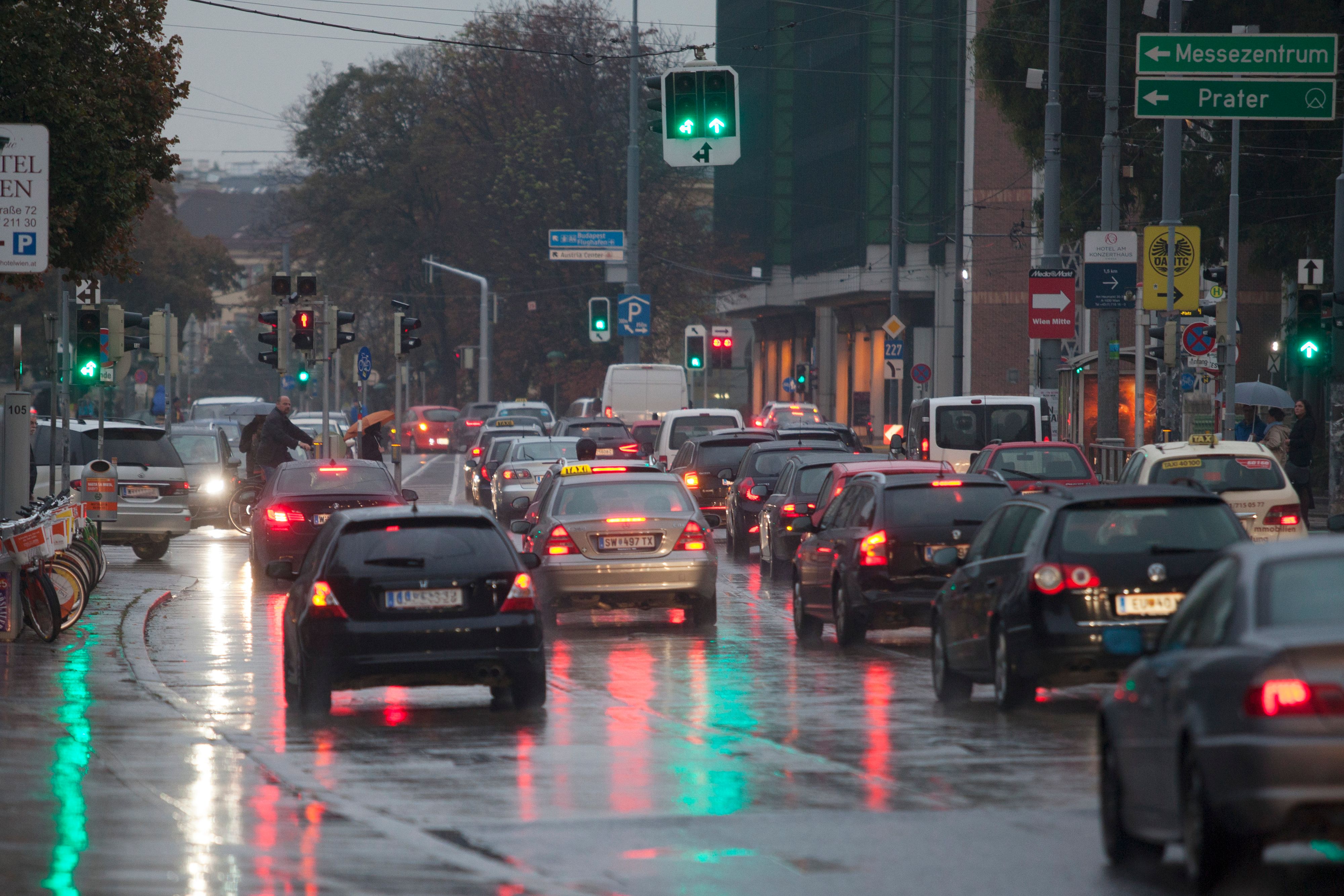 Straßen-Chaos befürchtet – am Montag gibt es einen österreichweiten Streik im Bahn-Verkehr.