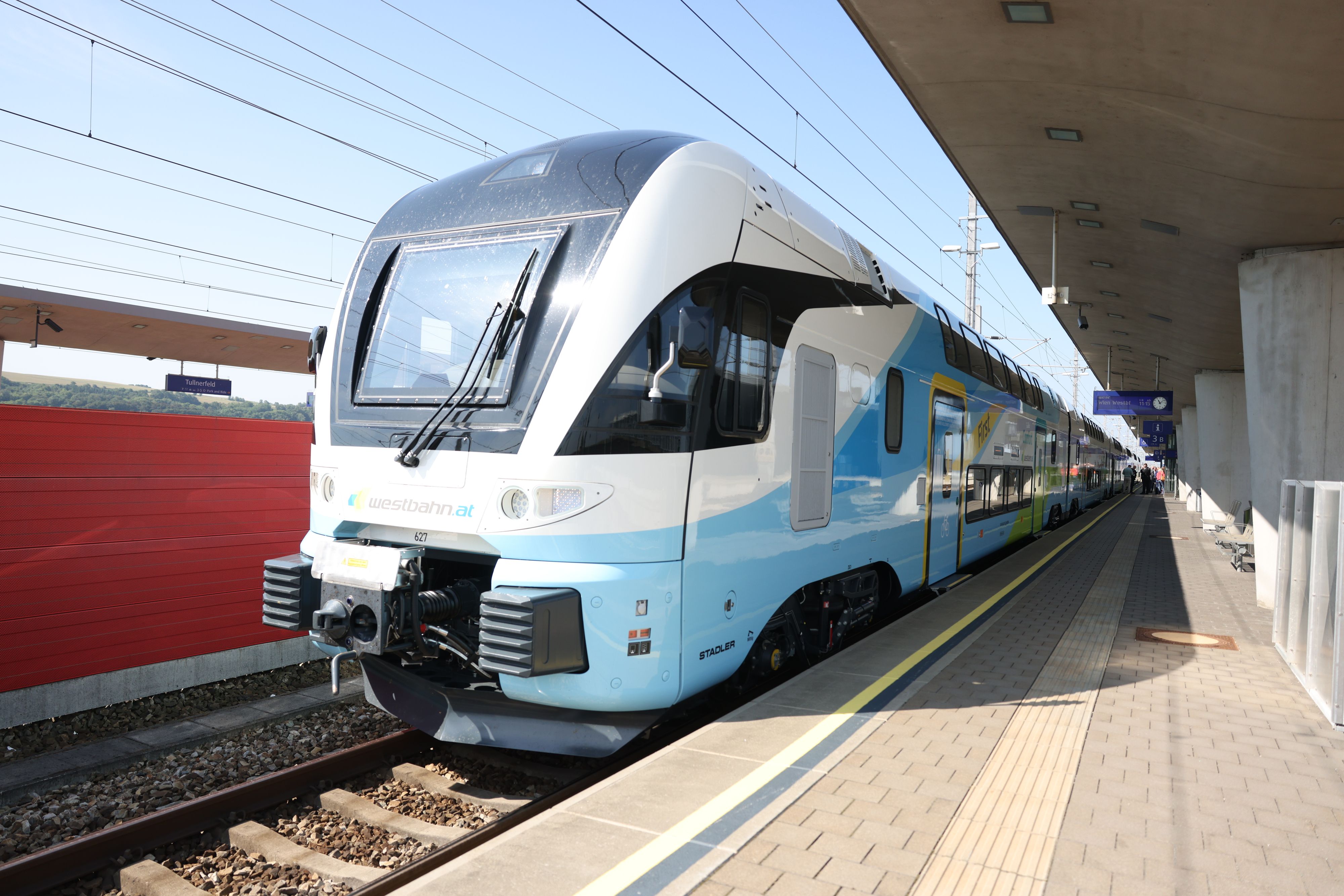 Weil die Bahnhöfe nicht betrieben werden, kann auch die private Westbahn nicht fahren.