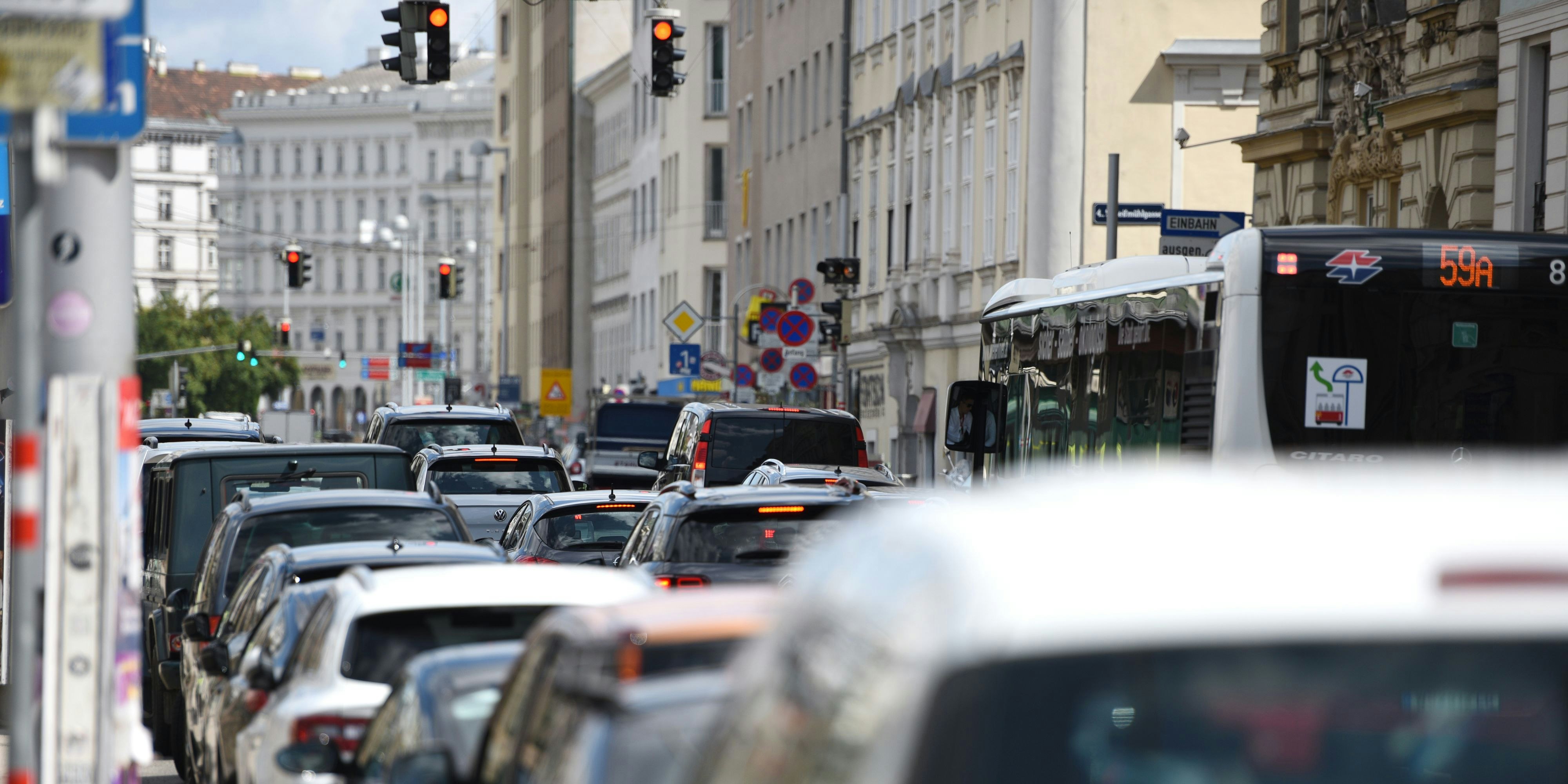 Wien droht am Montag ein Stau-Chaos – das trifft auch Bims und Busse. (Symbolbild)