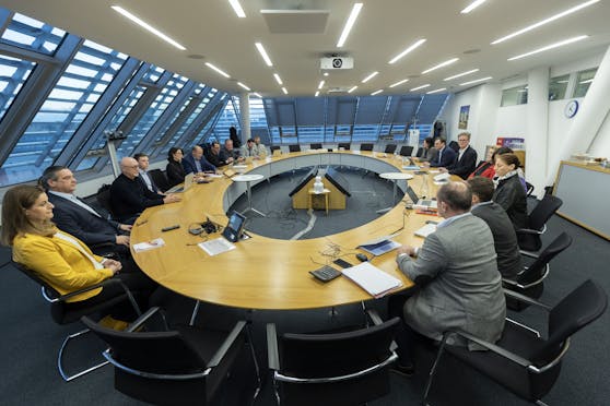 Blick in den Verhandlungssaal - am Sonntag sind die Lohngespräche geplatzt.