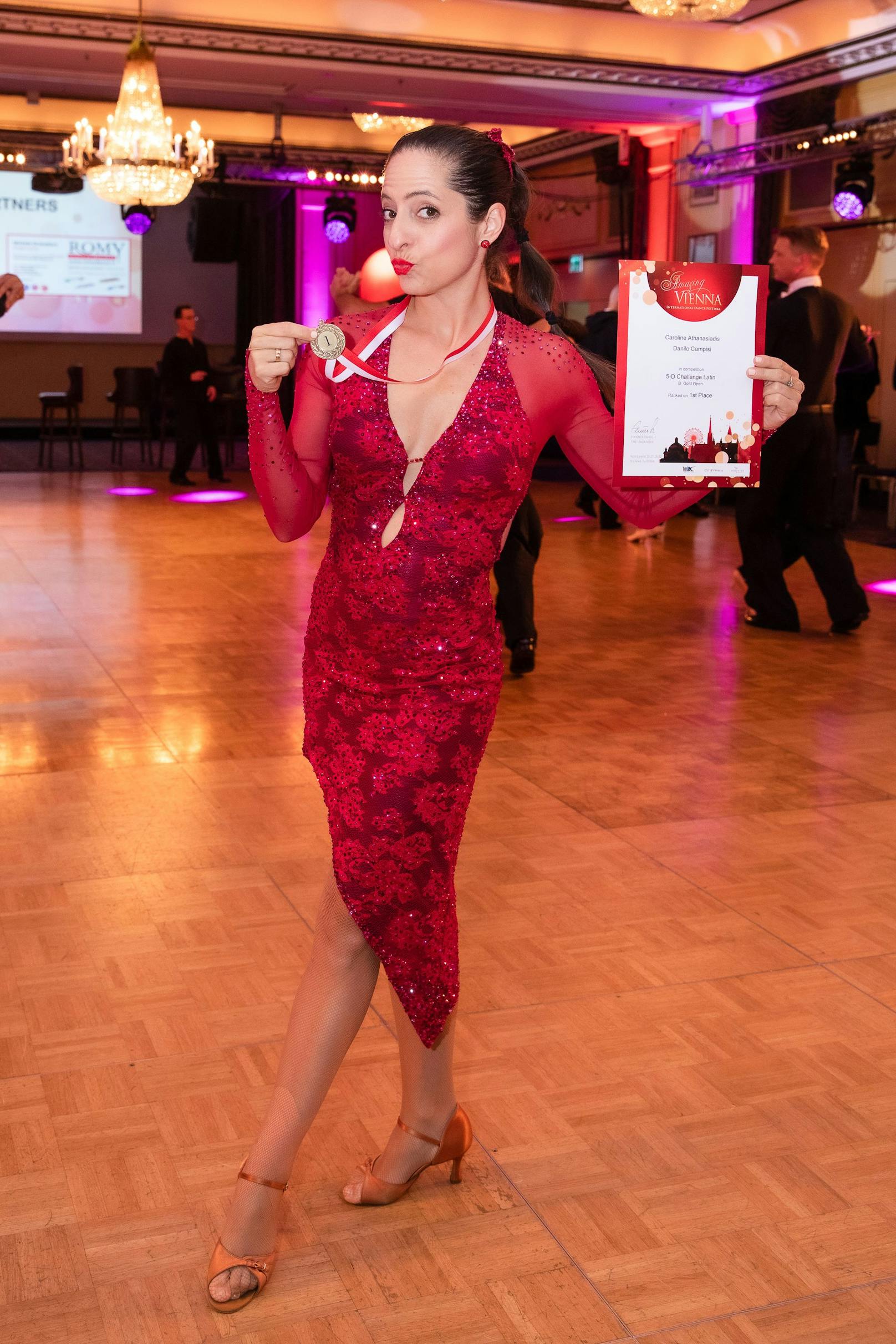 Caroline Athanasiadis gewinnt bei der "Five Dance Challenge Latin" in der Kategorie "Gold Open"