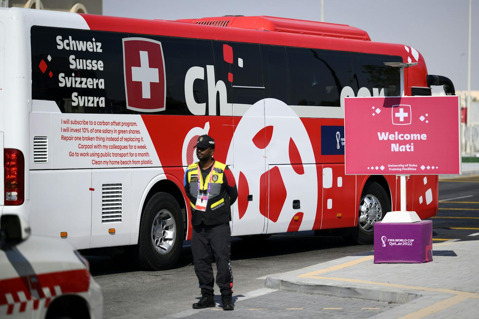 Der Schweizer Teambus in Katar.