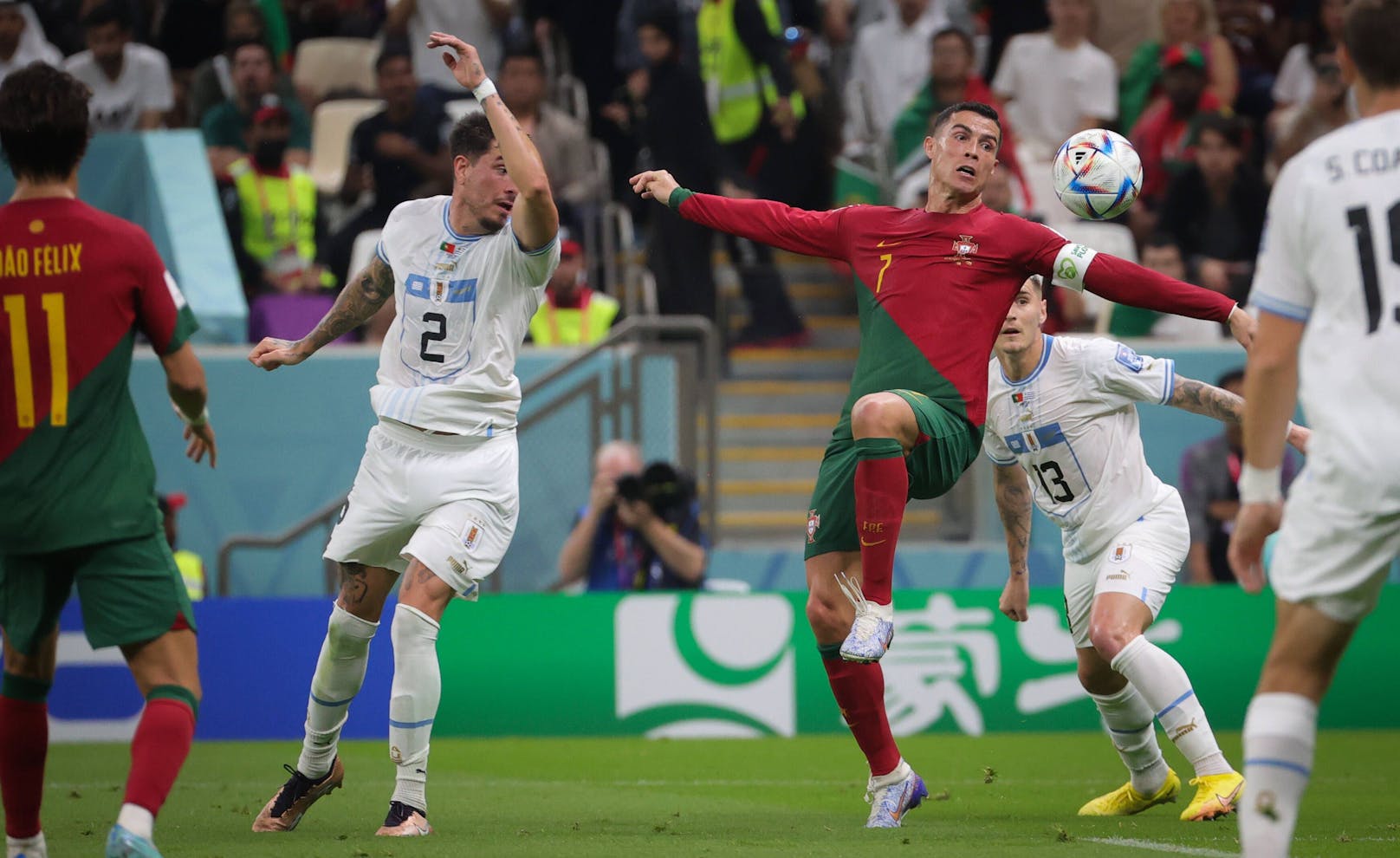 2:0 im WM-Hit! Ronaldo mit Portugal im Achtelfinale