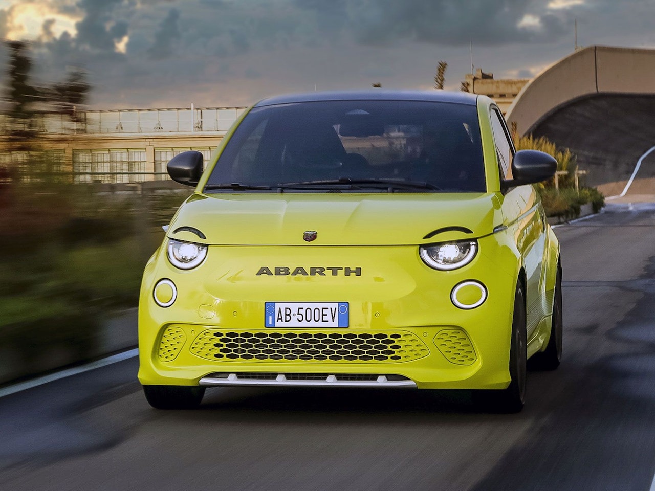 Heute.at - Abarth präsentiert mit dem 500e sein erstes Elektroauto