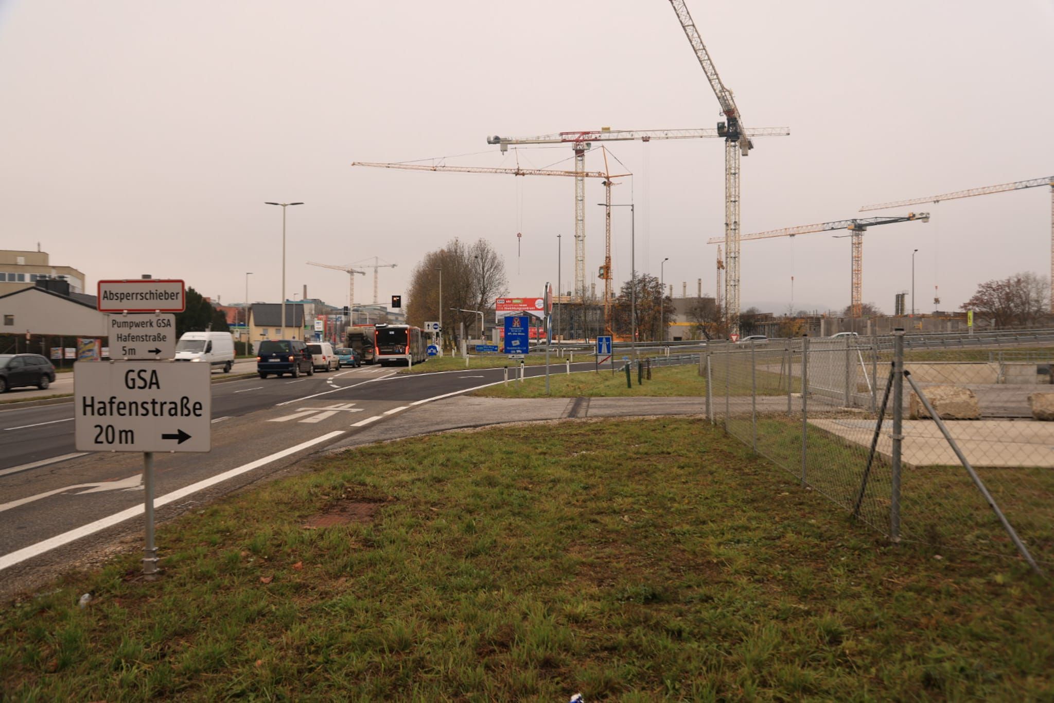 Nach rund 15 Minuten war der Einsatz beendet. Um 9 Uhr lief der Verkehr auf der Hafenstraße schon wieder ganz normal.