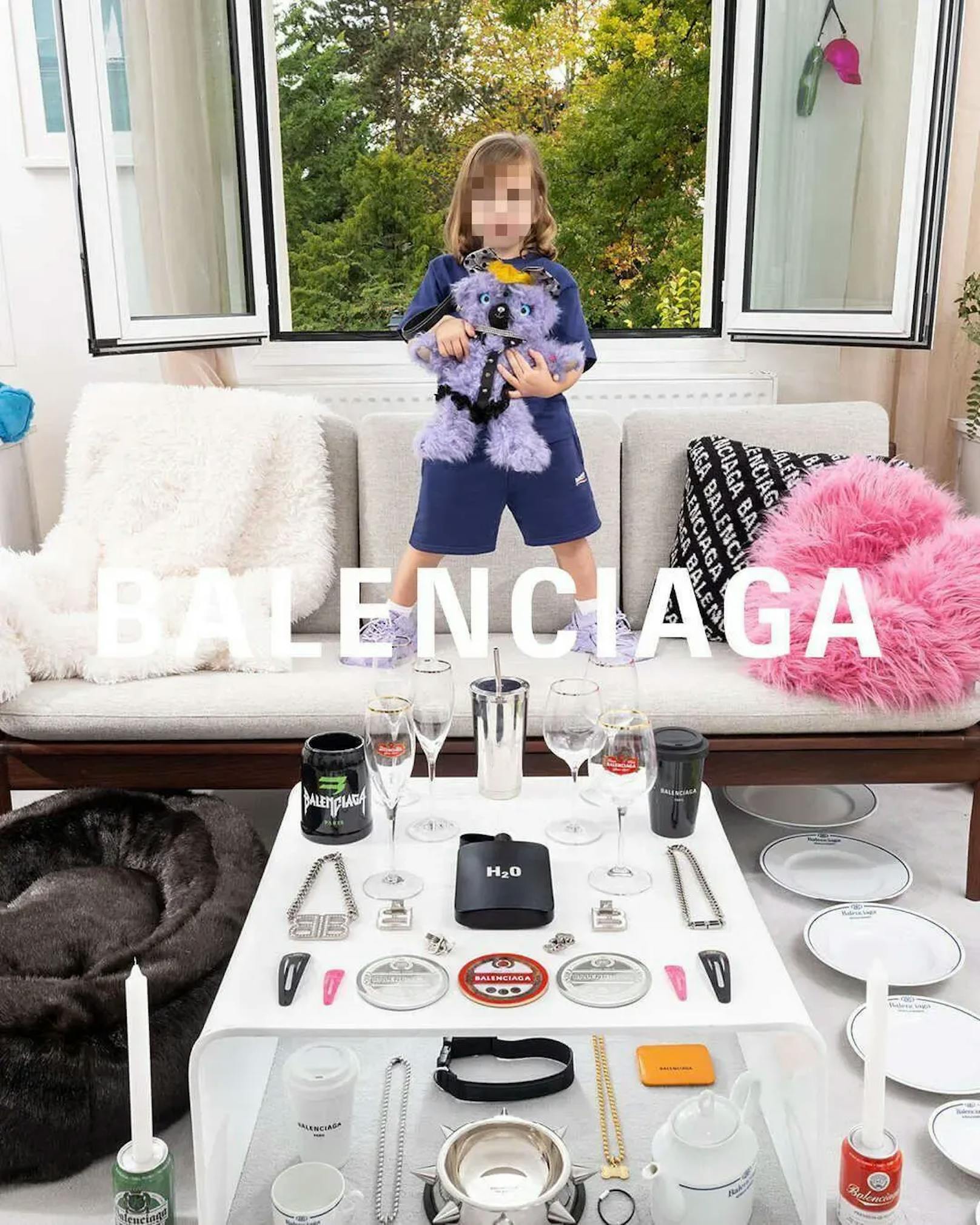 Die Balenciaga-Bilder von den Kindern mit den Bondage-Teddys in der Hand sorgen auf Social Media für Empörung.