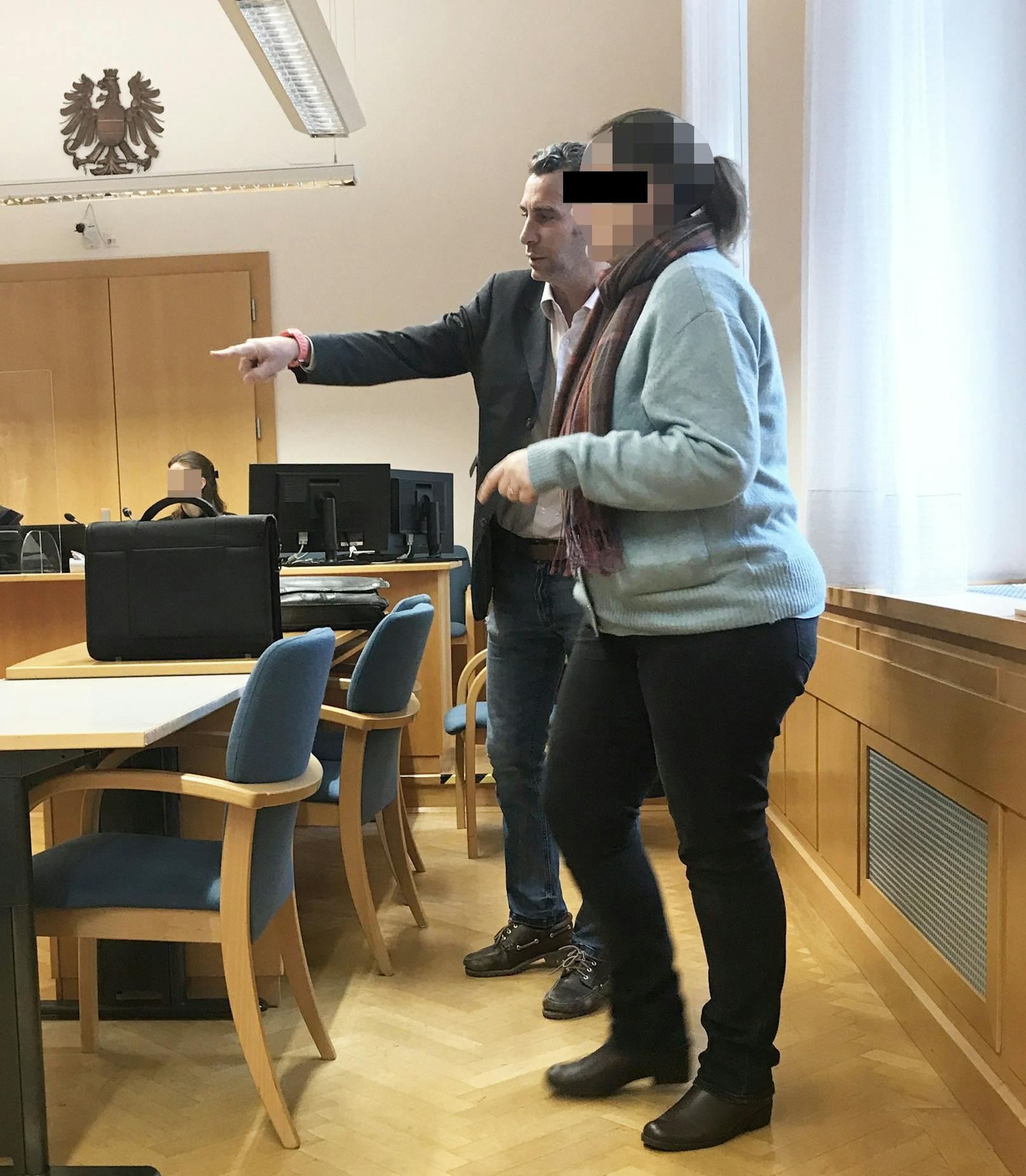 Die angeklagte Mutter in Krems vor Gericht