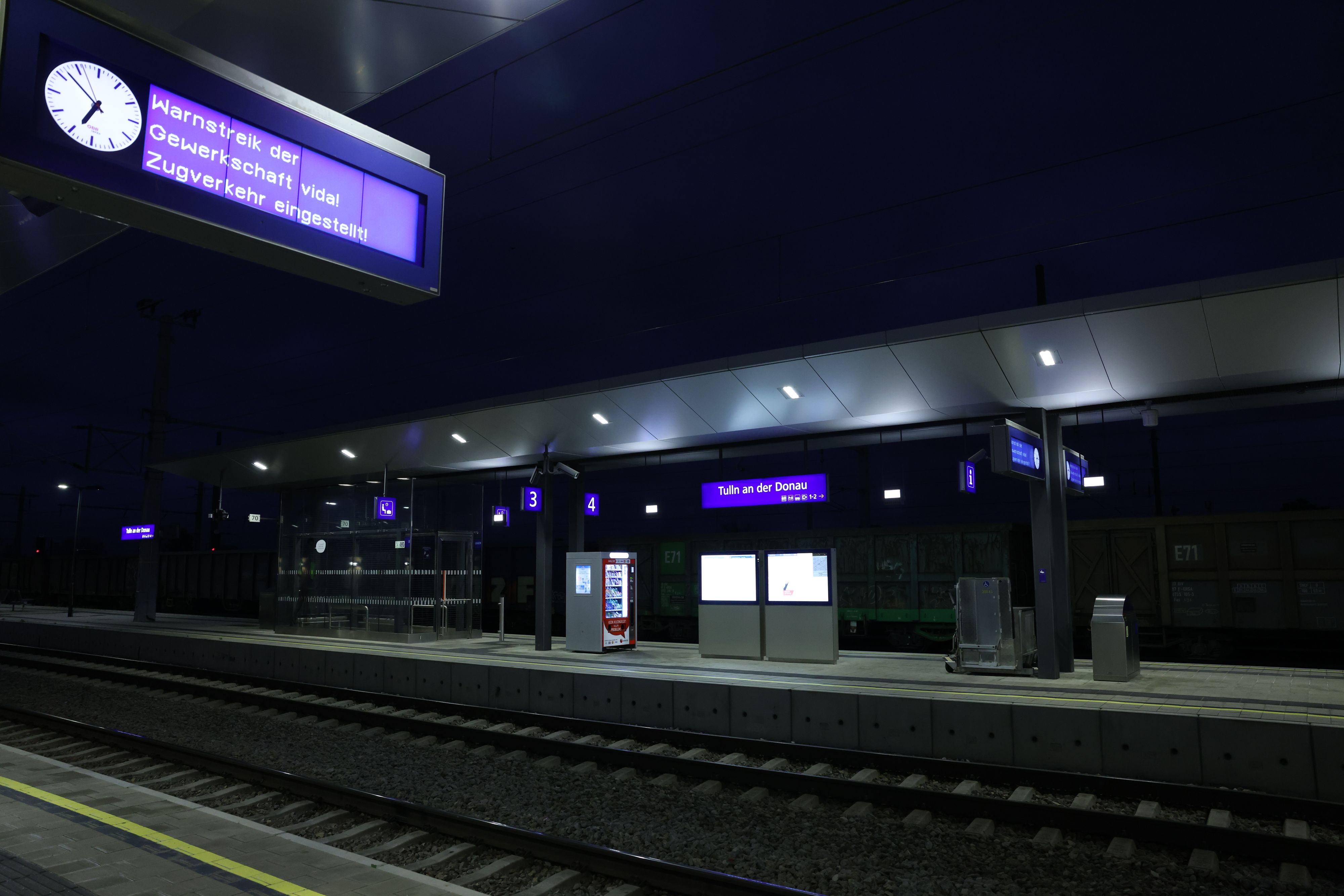 In Tulln an der Donau verletzte sich ein 18-Jähriger bei einem Zwischenfall am Bahnhof schwer.