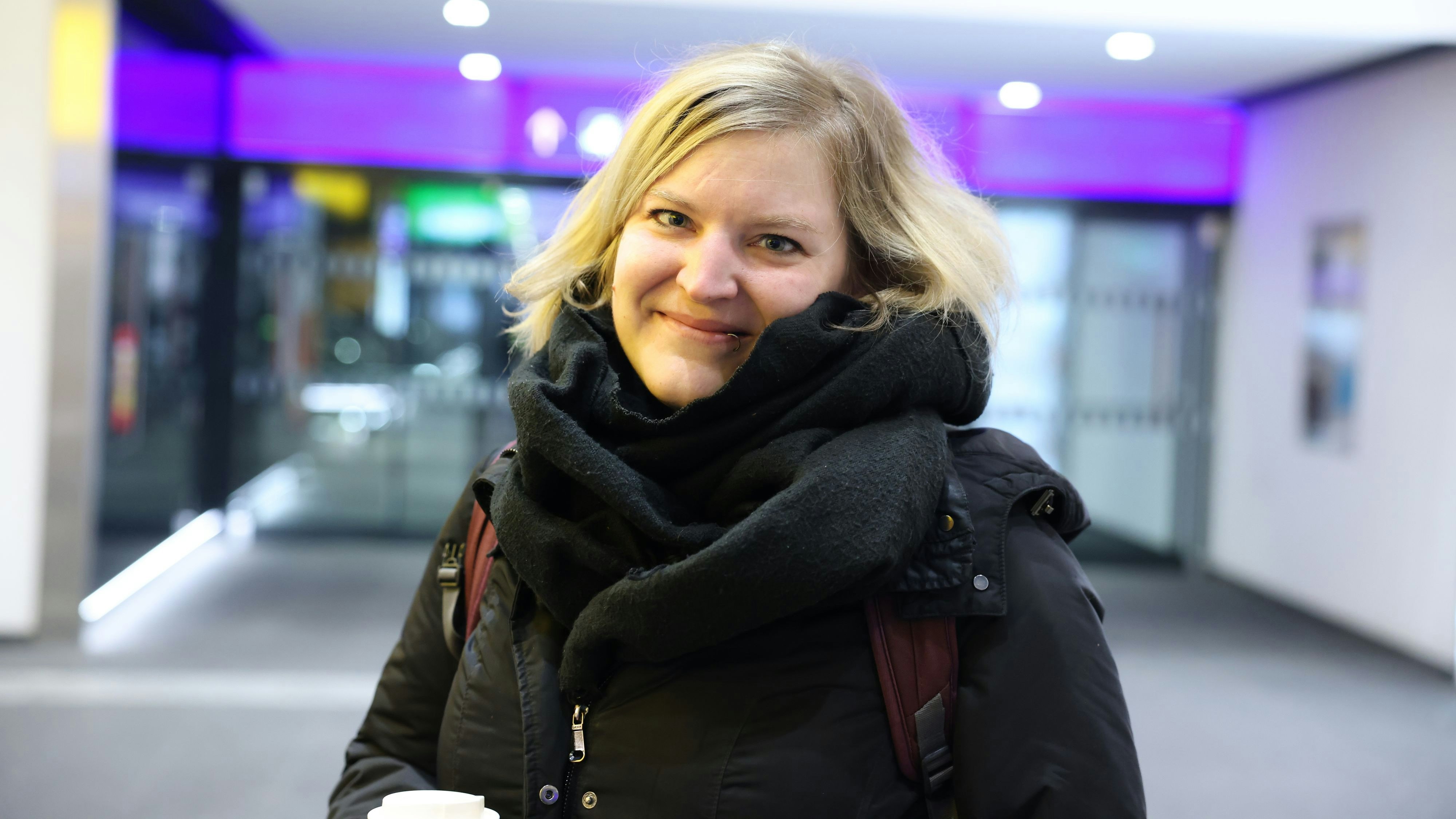 Doris D. (37) am Bahnhof Tulln: "Es wird gezeigt, dass man sich nicht alles gefallen lassen muss." 