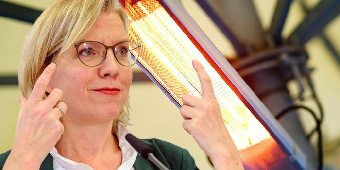 Ministerin Leonore Gewessler rät dringend davon ab, Heizstrahler zu verwenden.