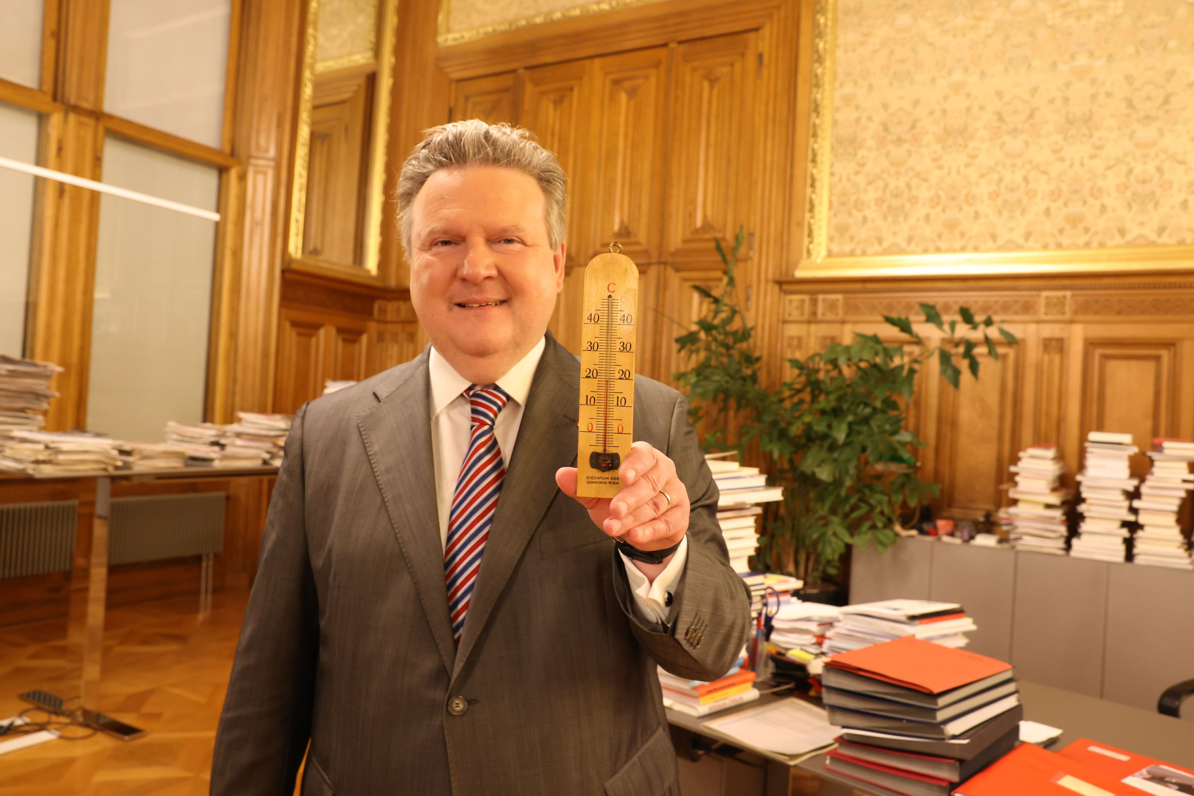 "Energiespar-Meister": Ludwigs Büro im Wiener Rathaus wird nur auf 19 Grad beheizt.