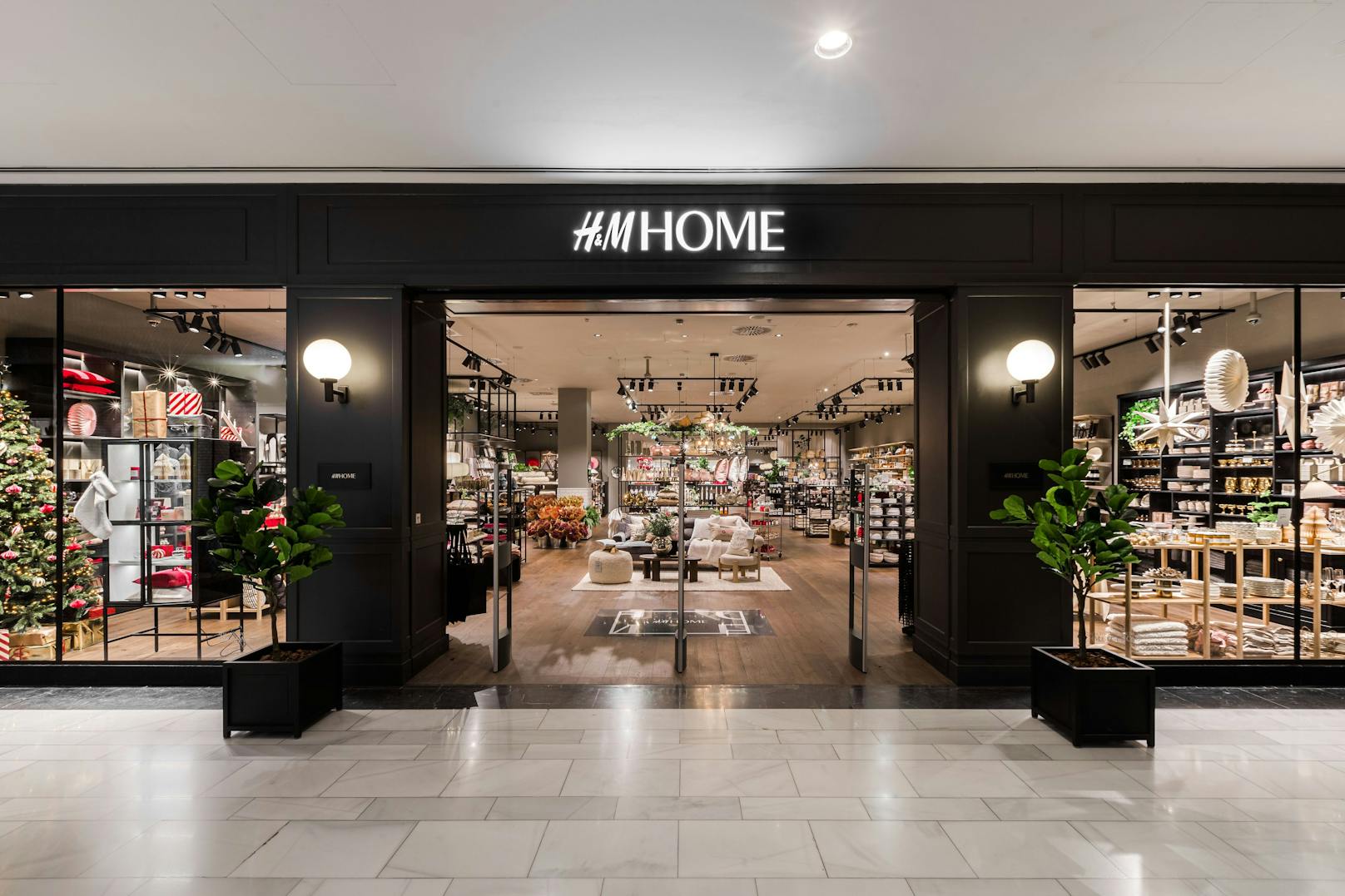 Der erste H&amp;M HOME Concept Store in Österreich in der Westfield Shopping City Süd in Vösendorf bei Wien erstreckt sich über 560 Quadratmeter und bietet ein erweitertes H&amp;M HOME-Sortiment in modernem, zeitgemäßem Ambiente.