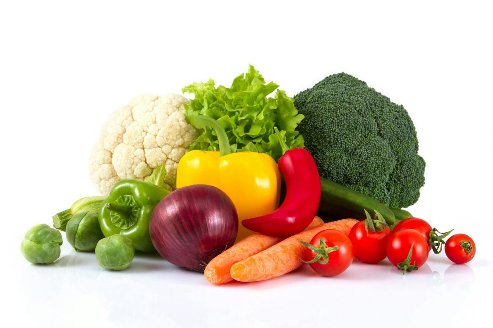 Vergiss nicht, dass sich auch in einigen Gemüsearten viel Vitamin C finden lässt. Aus Brokkoli, Paprika und Rucola lassen sich tolle Gerichte vorbereiten, die dich schlank halten. 