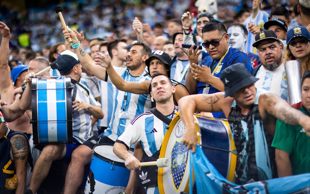 Fans ohne Maske bei der WM in Katar