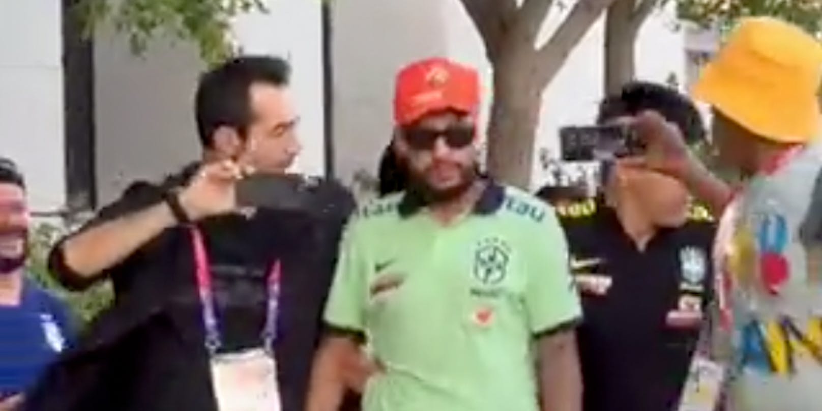 Ein Neymar-Doppelgänger auf den Straßen von Doha