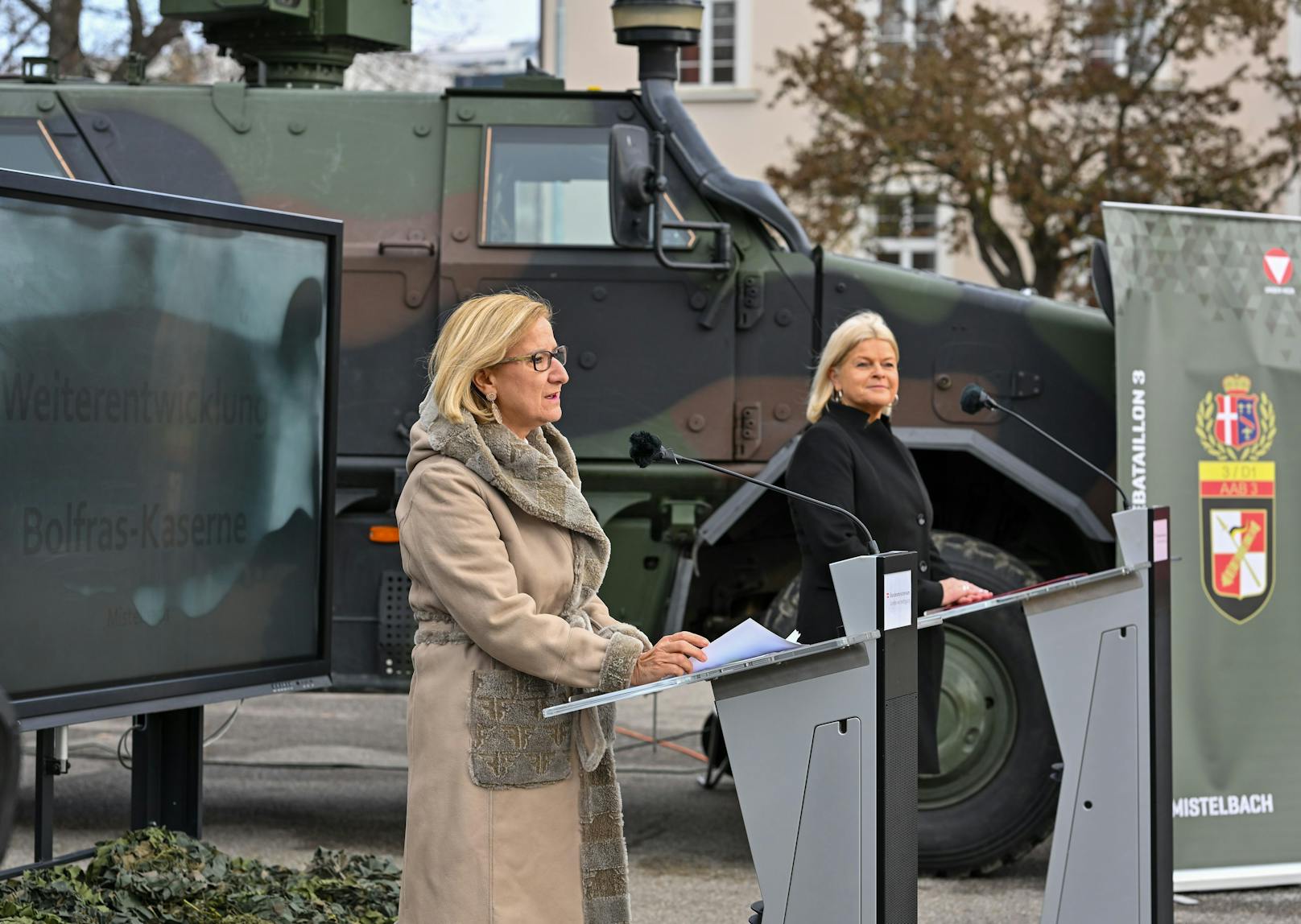 Landeshauptfrau Mikl-Leitner (l.) mit Ministerin Tanner