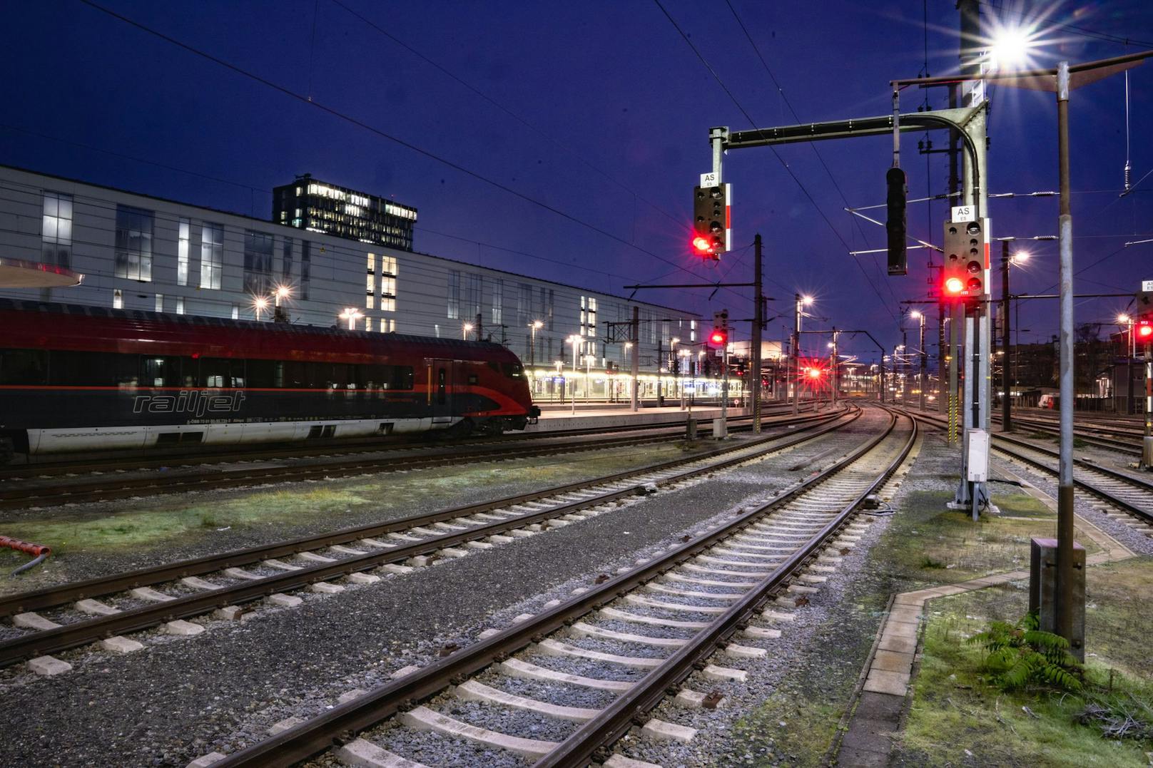 Vom Streik ist auch die Westbahn betroffen, da sie die ÖBB-Bahnhöfe nicht nutzen kann.