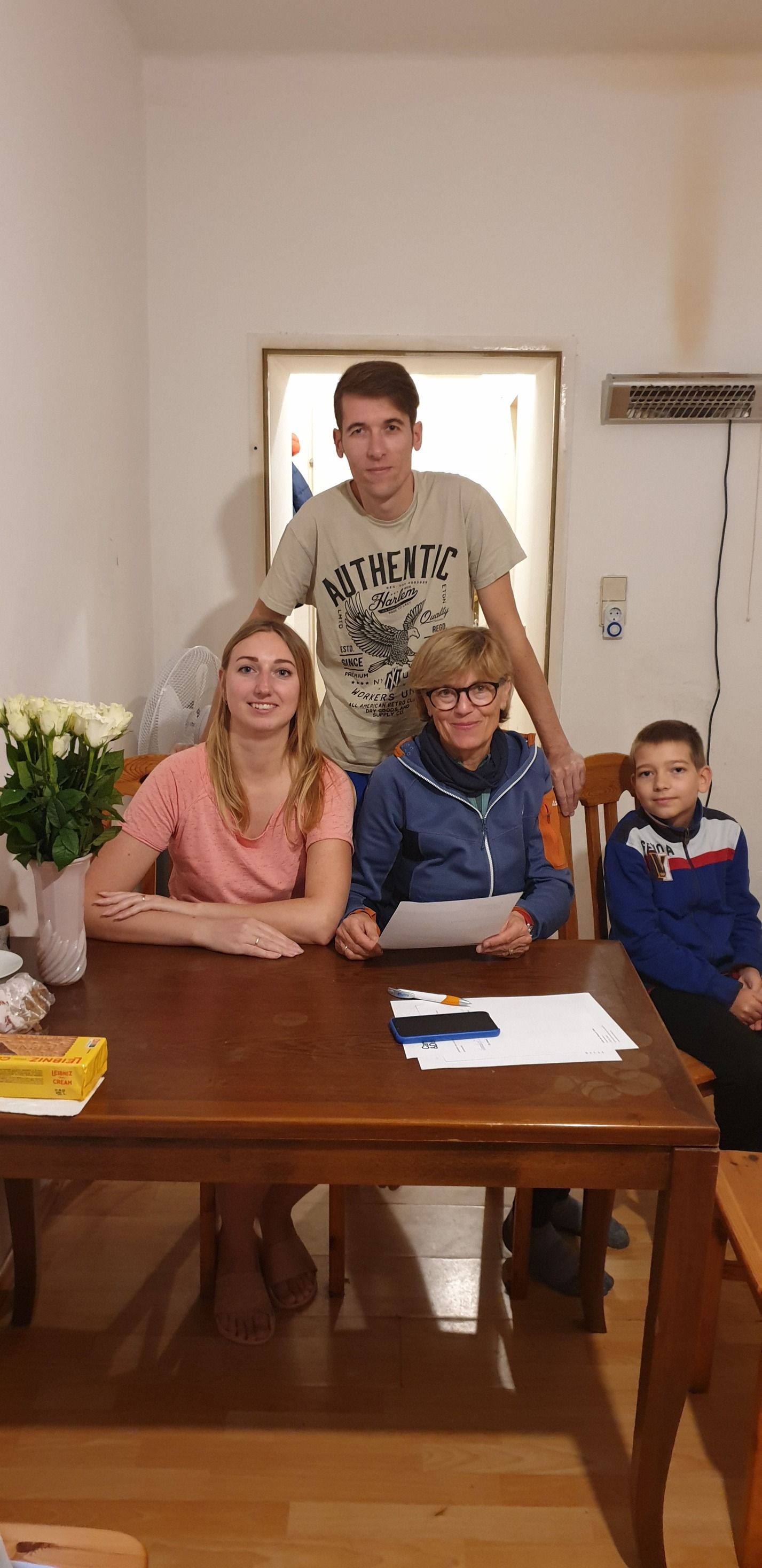 Die Integrationshelferin unterstützt den zehnjährigen Igor und seine Eltern.