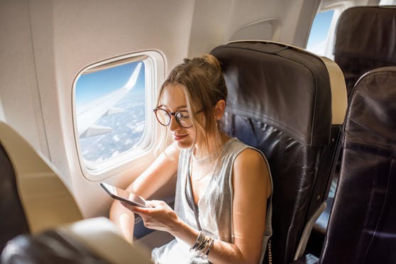 Mit 5G könnten wir bald auch im Flugzeug telefonieren.