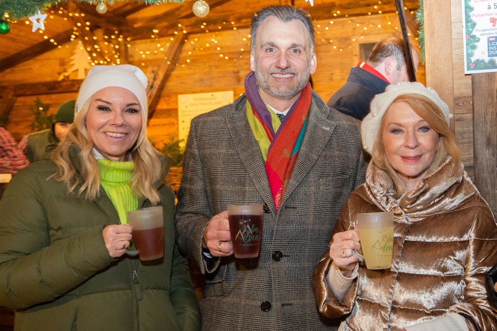 Sylvia Graf, Roman Svabek und Gerda Rogers in der neuen weihnachtlichen Location 