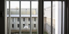 Gefängnis-Aufpasserin bot sich Häftlingen für Sex an