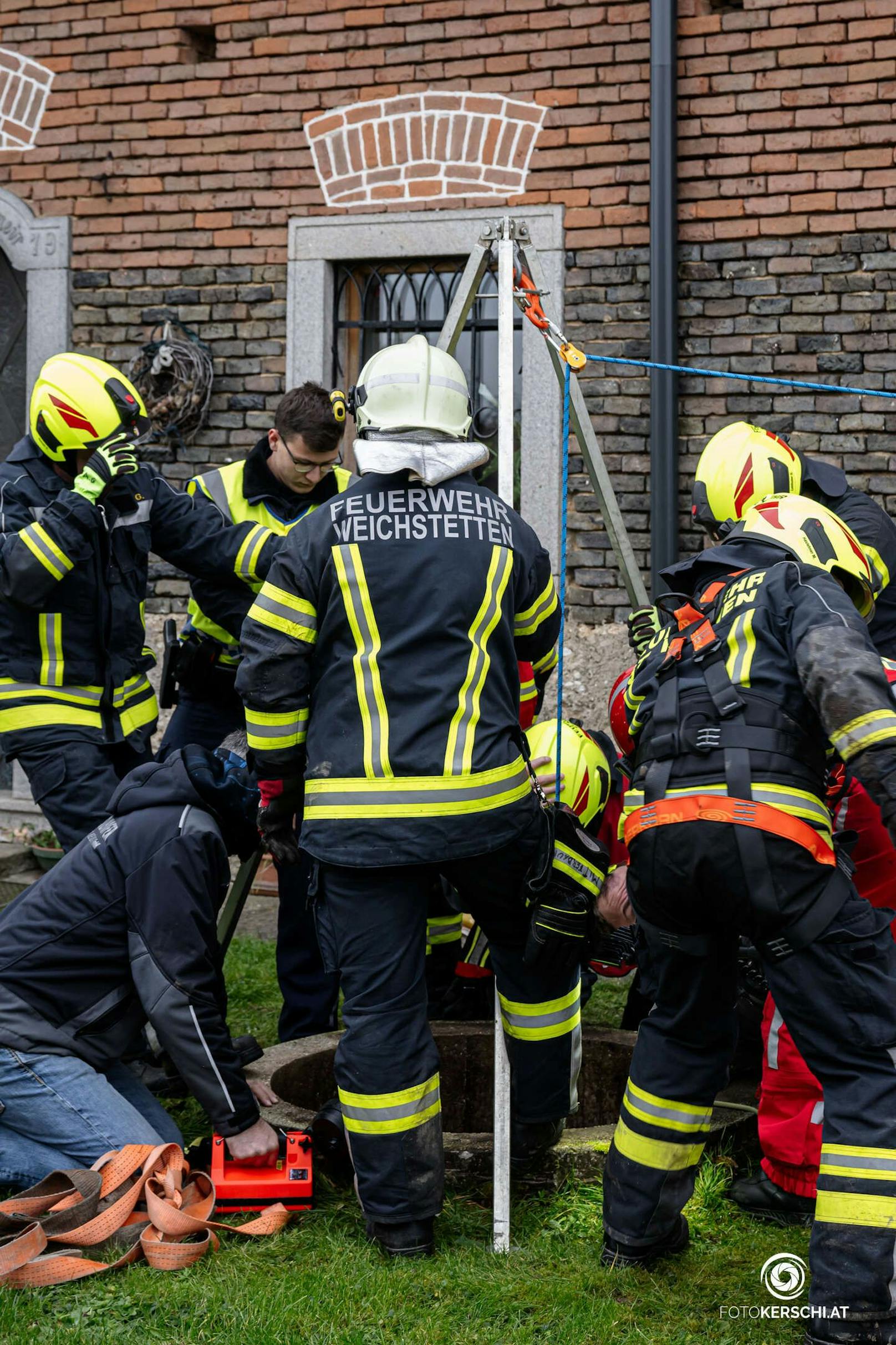In St. Marien stürzte ein Techniker 20 Meter tief in einen Brunnenschacht ab.