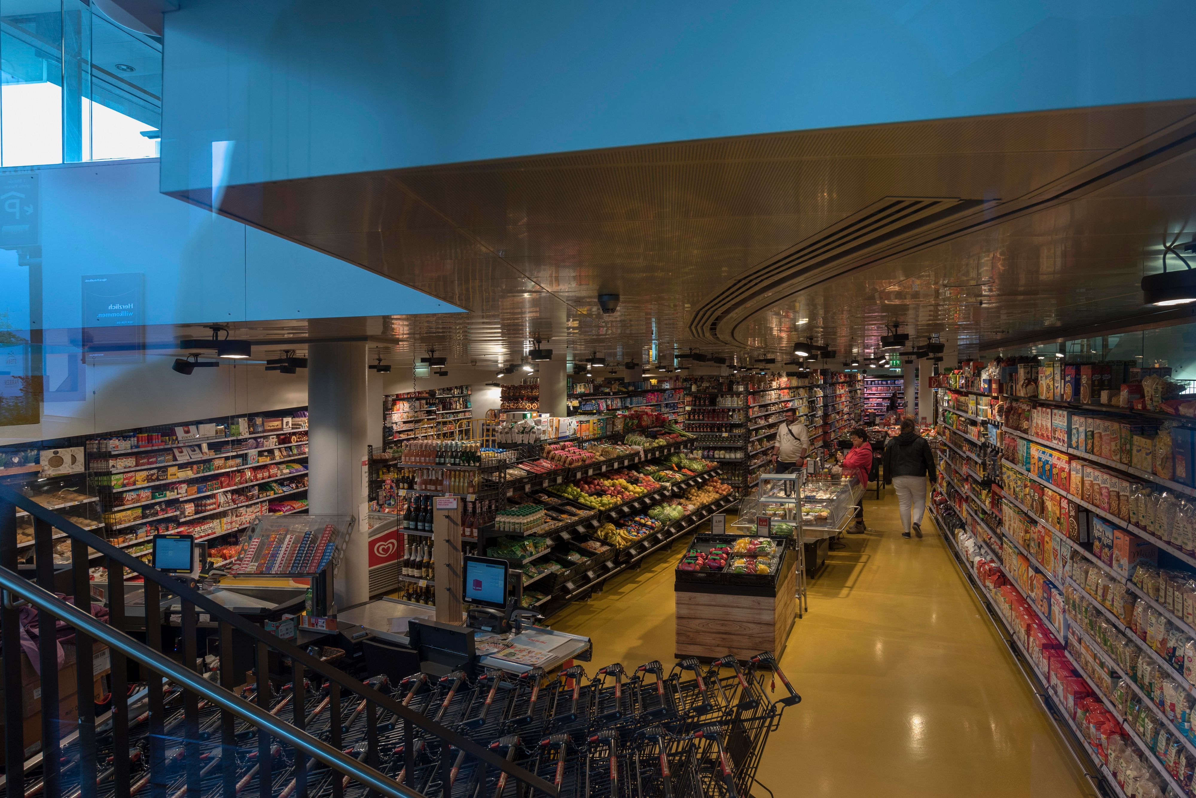 Blackout in Österreich – am ersten Tag bleiben die Supermärkte zu, am zweiten Tag bekommt man nur kurz Lebensnotwendiges.