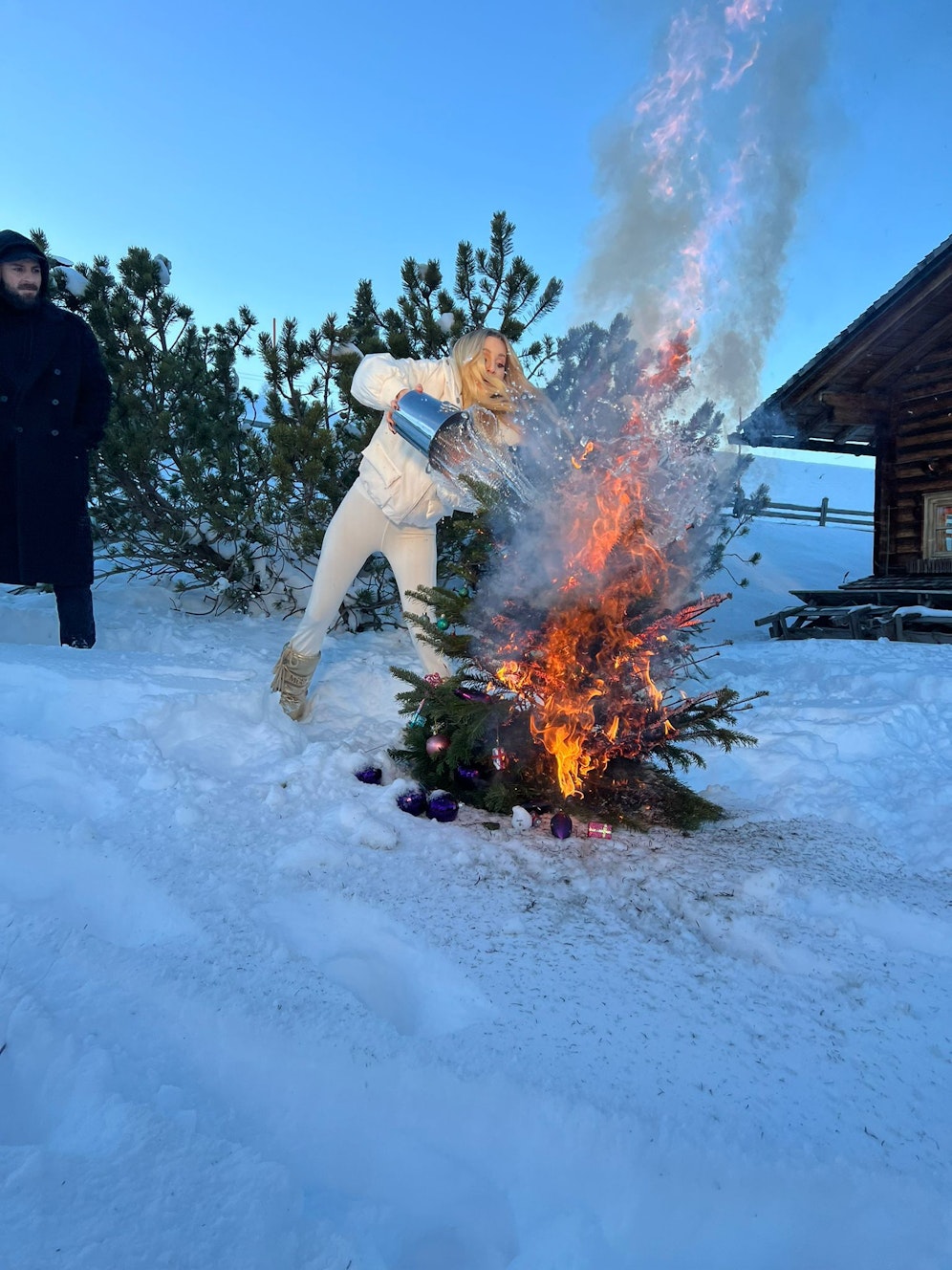 Die Schlagersängerin reagierte schnell und löschte das Feuer umgehend.