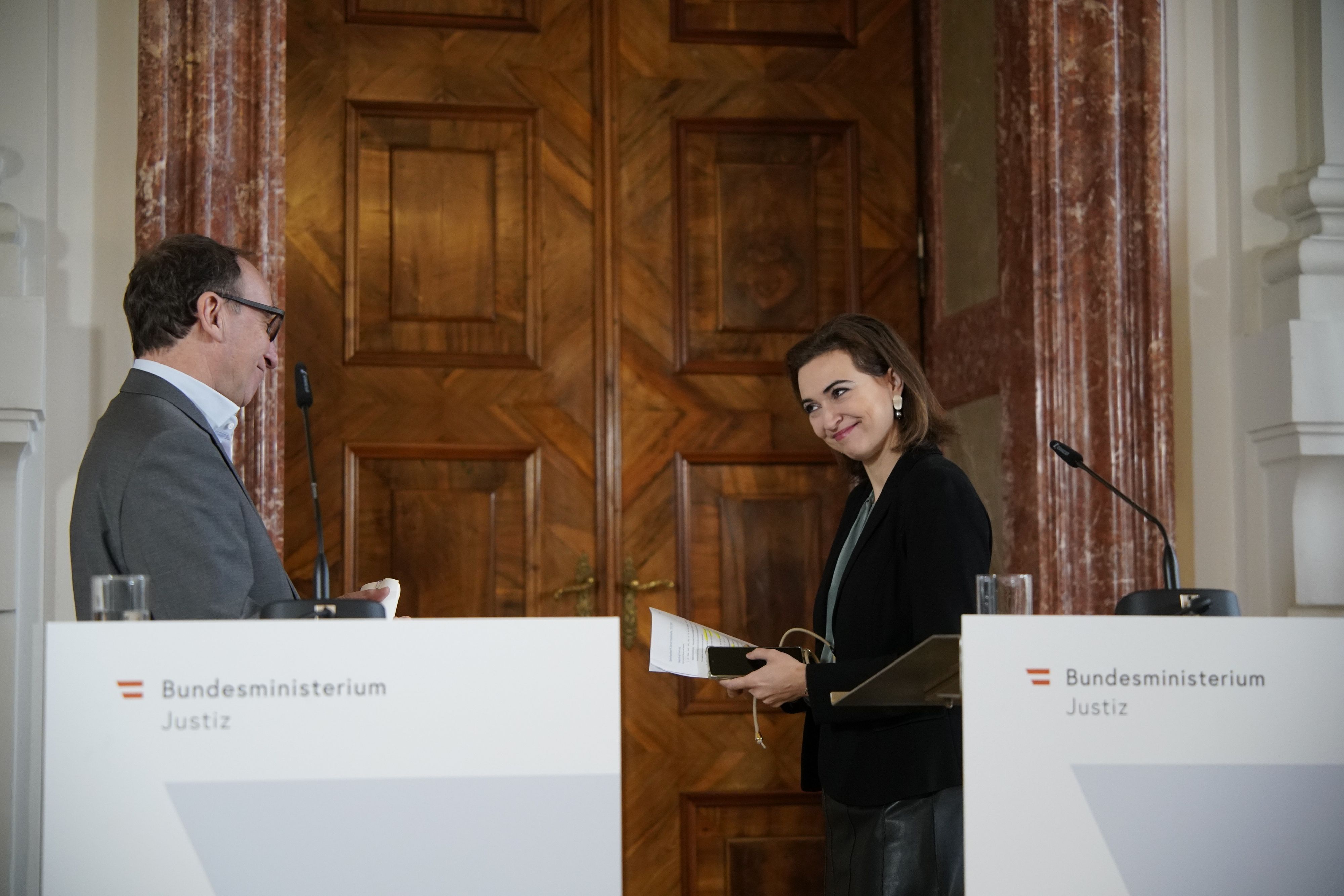 Sichtlich zufrieden: die Minister Johannes Rauch und Alma Zadić.