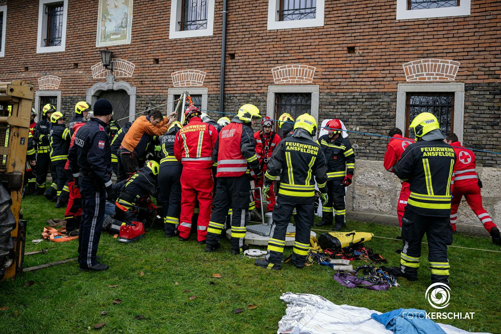 In St. Marien stürzte ein Techniker 20 Meter tief in einen Brunnenschacht ab.