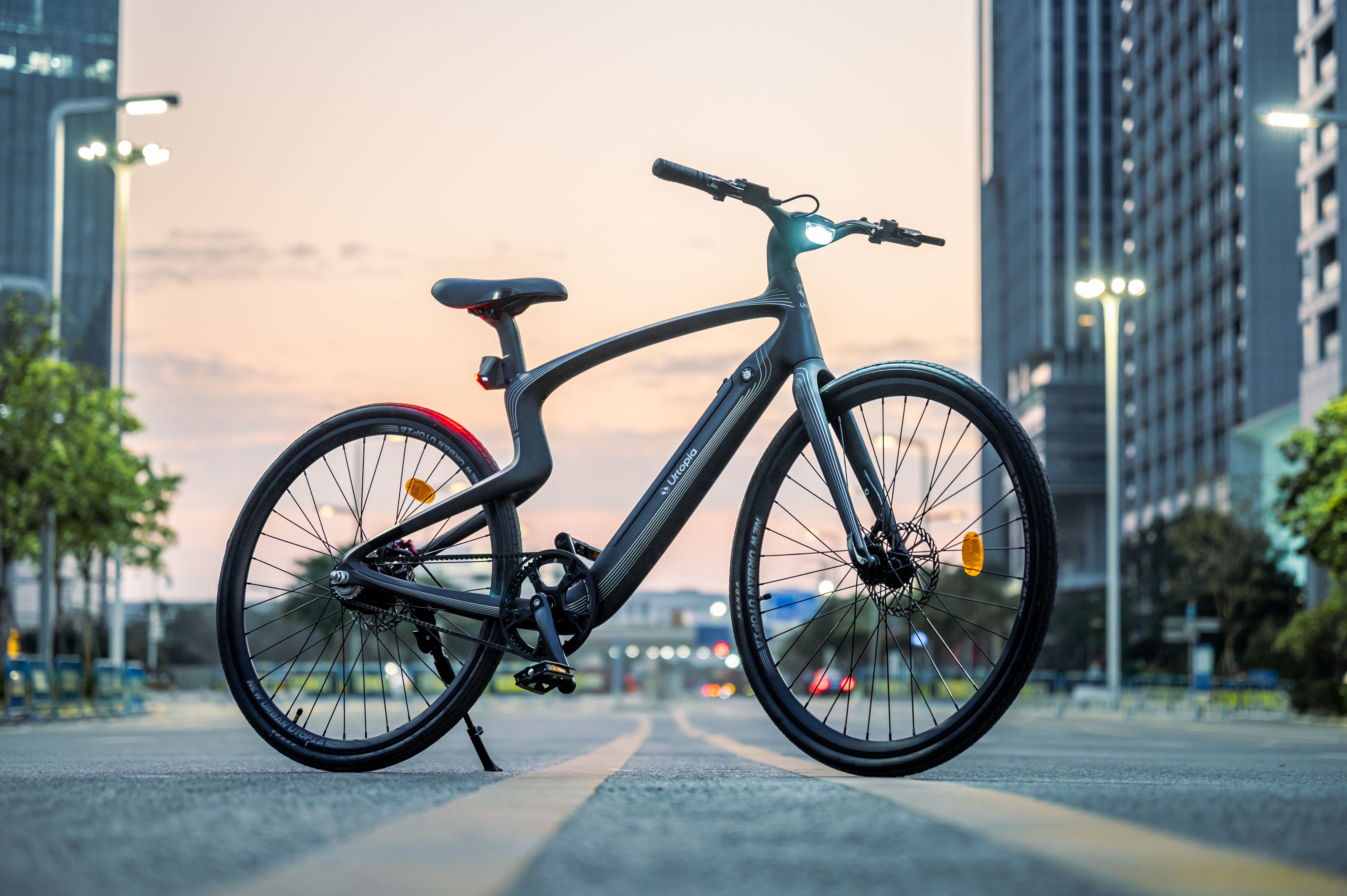 Das spezielle Design des Urtopia E-Bikes sticht sofort ins Auge.