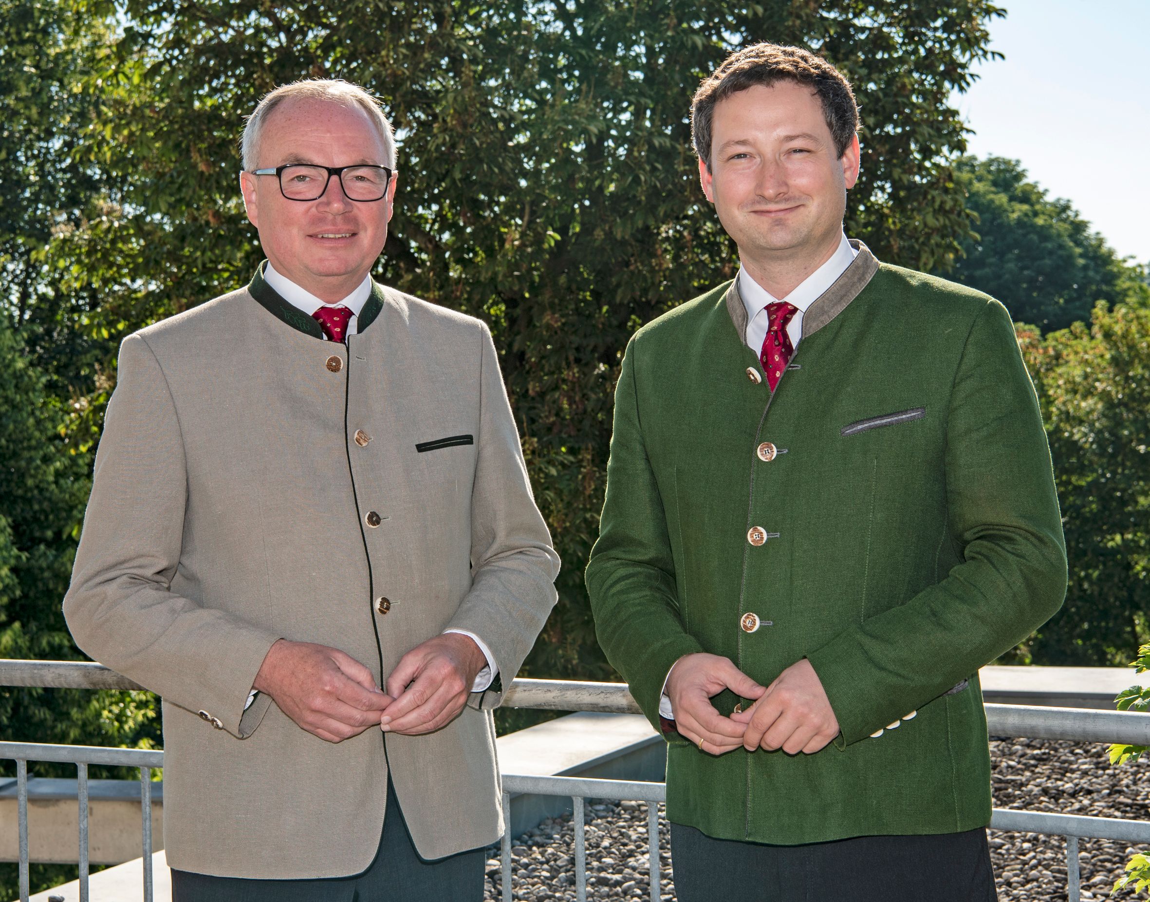 NÖ Bauernbundobmann LH-Stv. Stephan Pernkopf und NÖ Bauernbunddirektor Paul Nemecek begrüßen den präsentierten Stromkostenzuschuss für die Landwirtschaft.