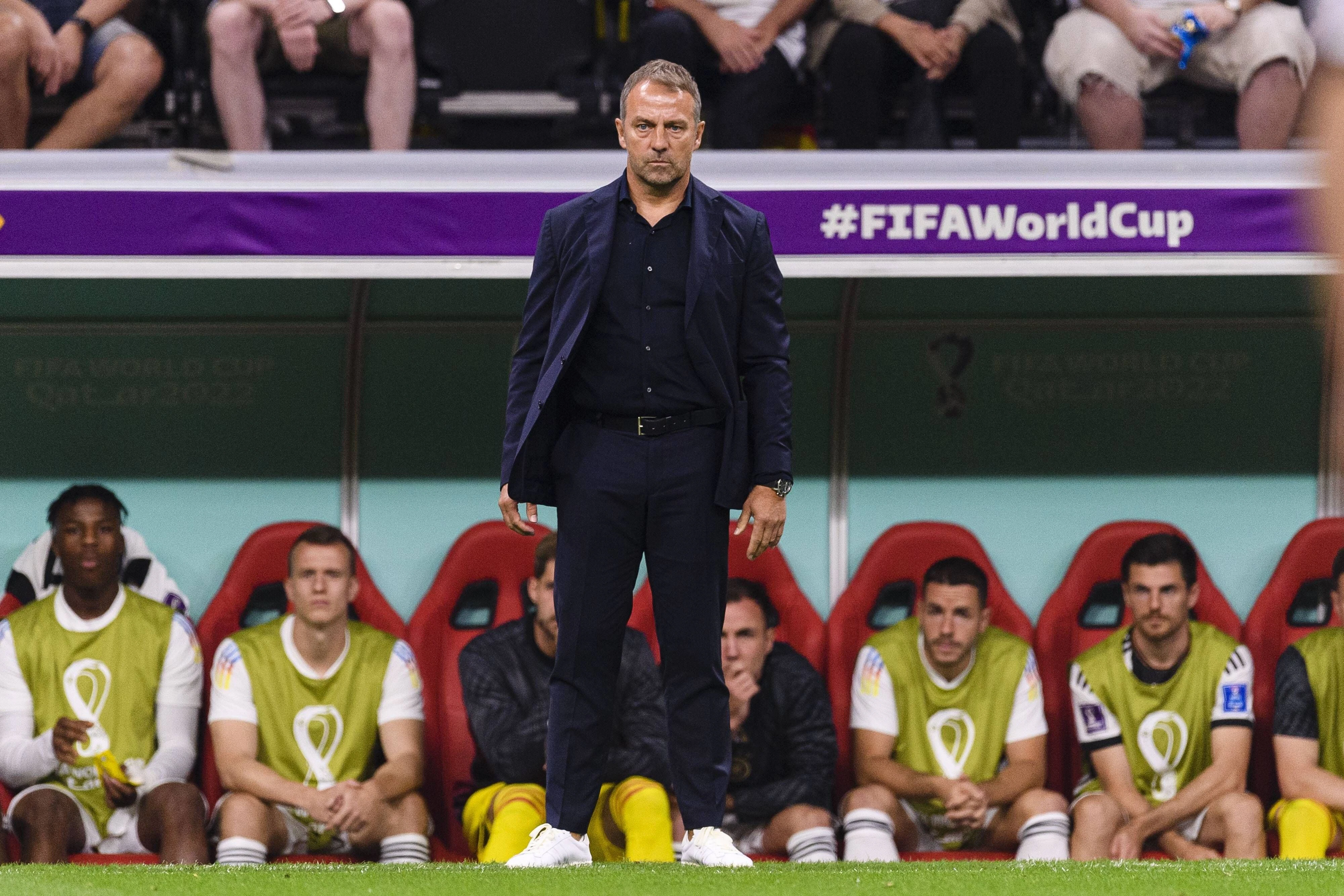 DFB-Teamchef Hansi Flick muss auf Schützenhilfe der Spanier hoffen. 
