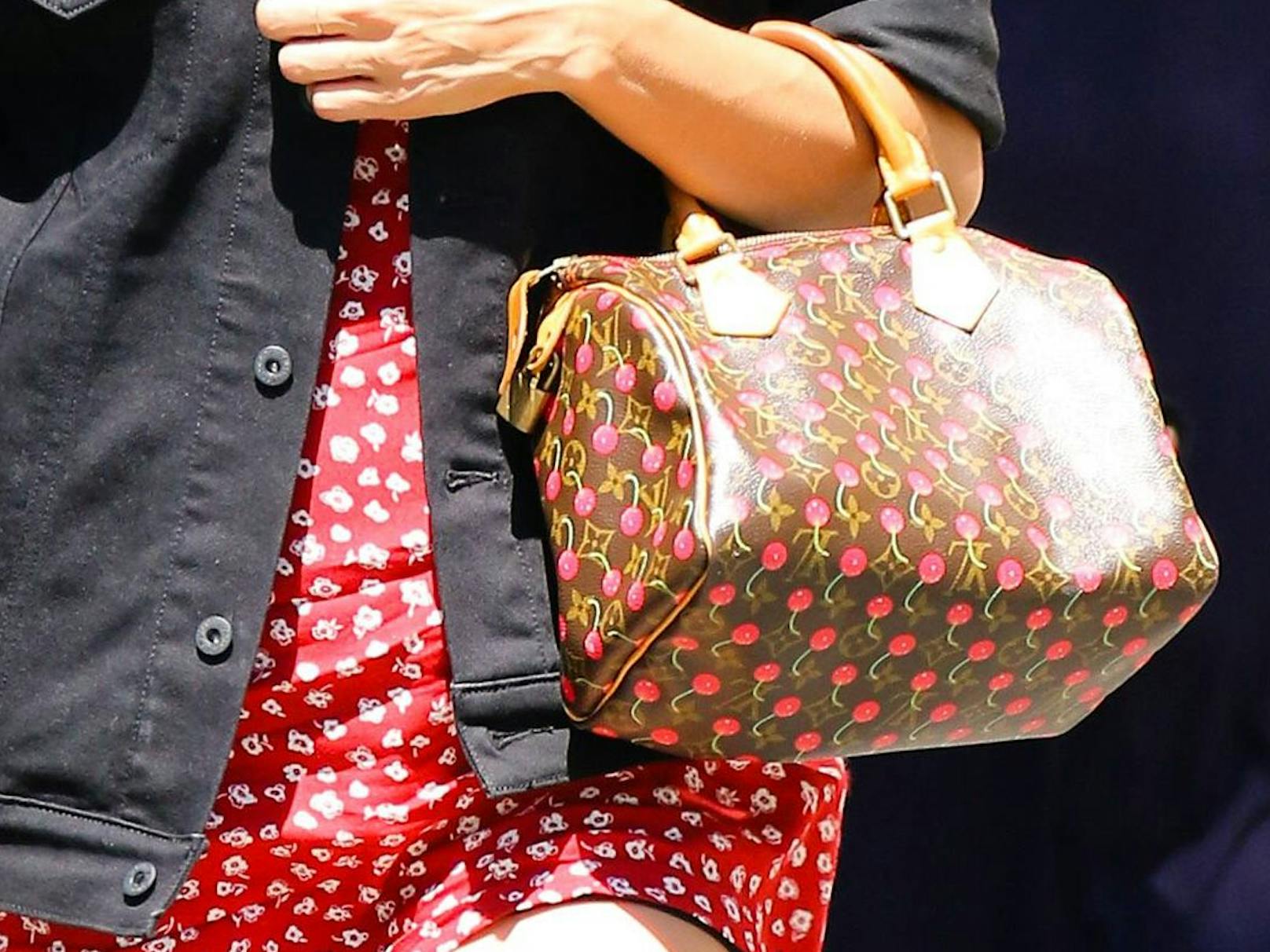 Der Louis Vuitton Klassiker ist gefragt wie nie: Hier am Arm von Model Irina Shayk zu sehen.