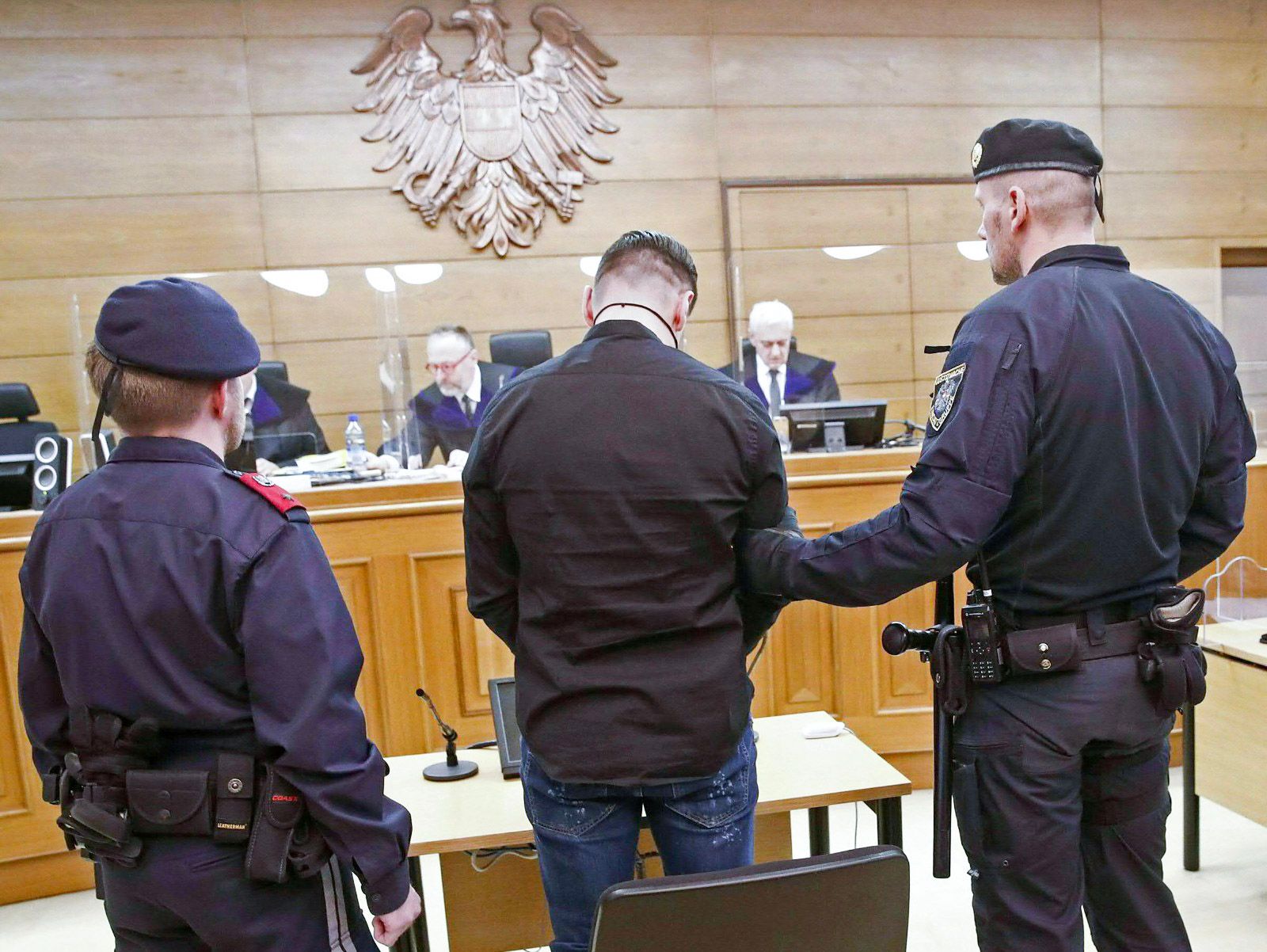 Ein 29-jähriger Zuhälter wird des Mordes an seiner Frau verdächtigt.