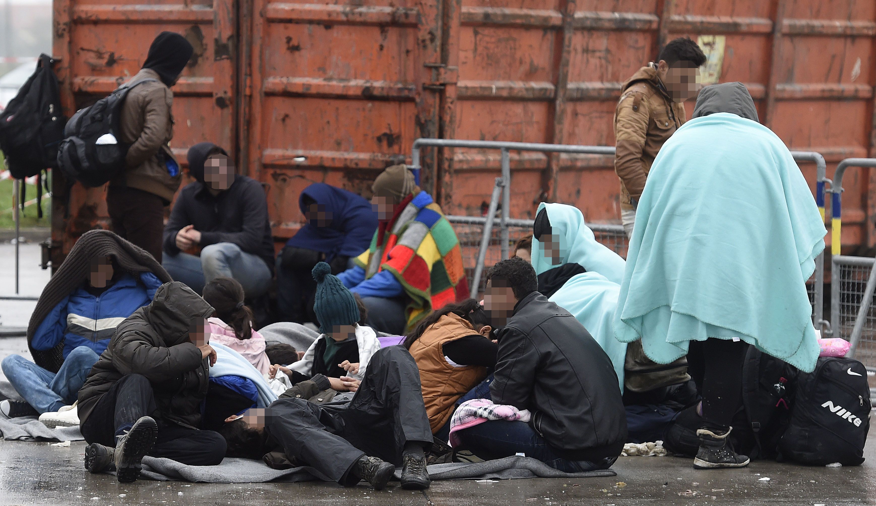 Nickelsdorf ist gespalten  laut Lokalaugenschein hersscht viel Mitleid mit den Flüchtlingen, aber auch die Angst geht um.