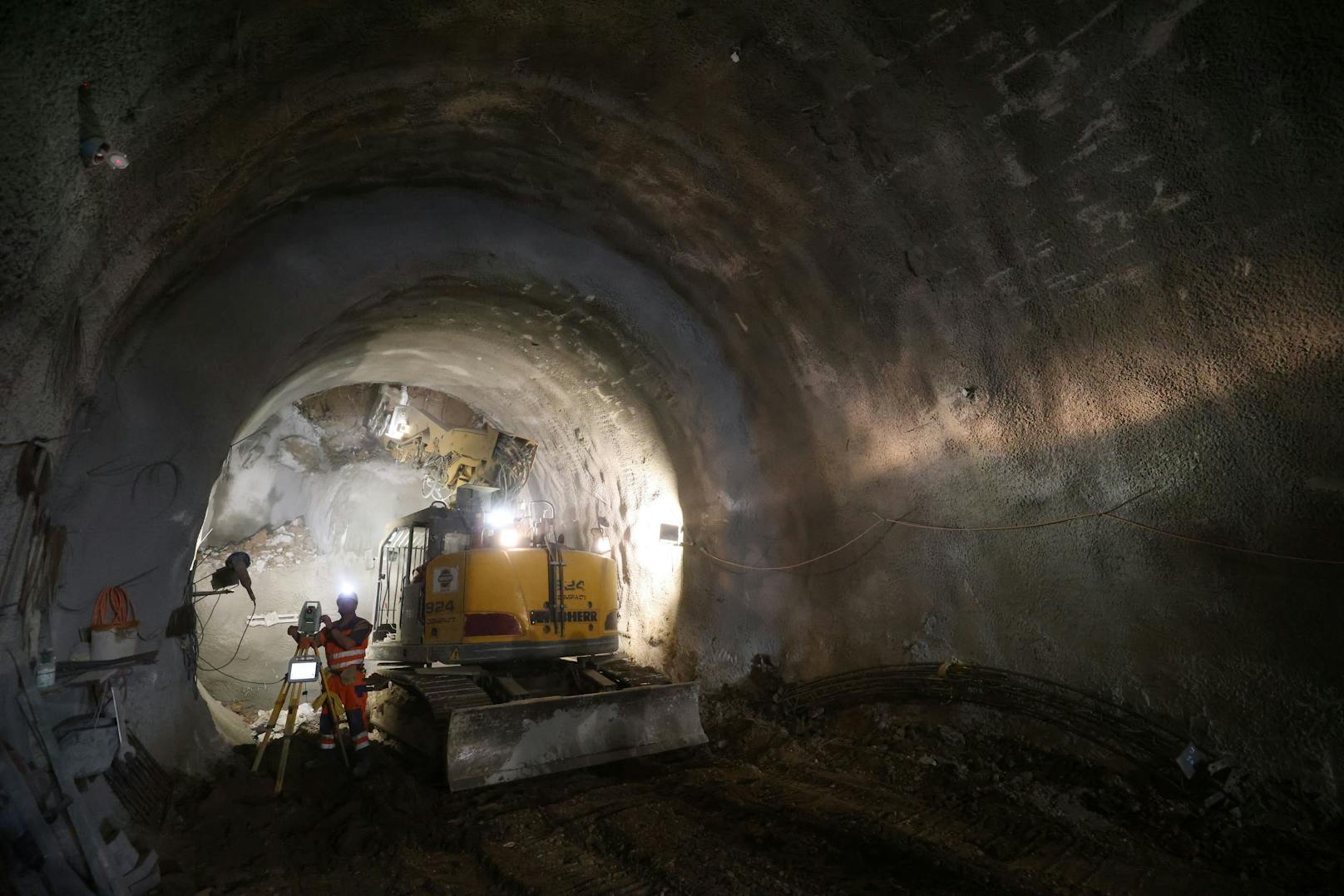 Die Baustelle zur Kreuzung U2 und U5 am Rathaus ist in vollem Gange.