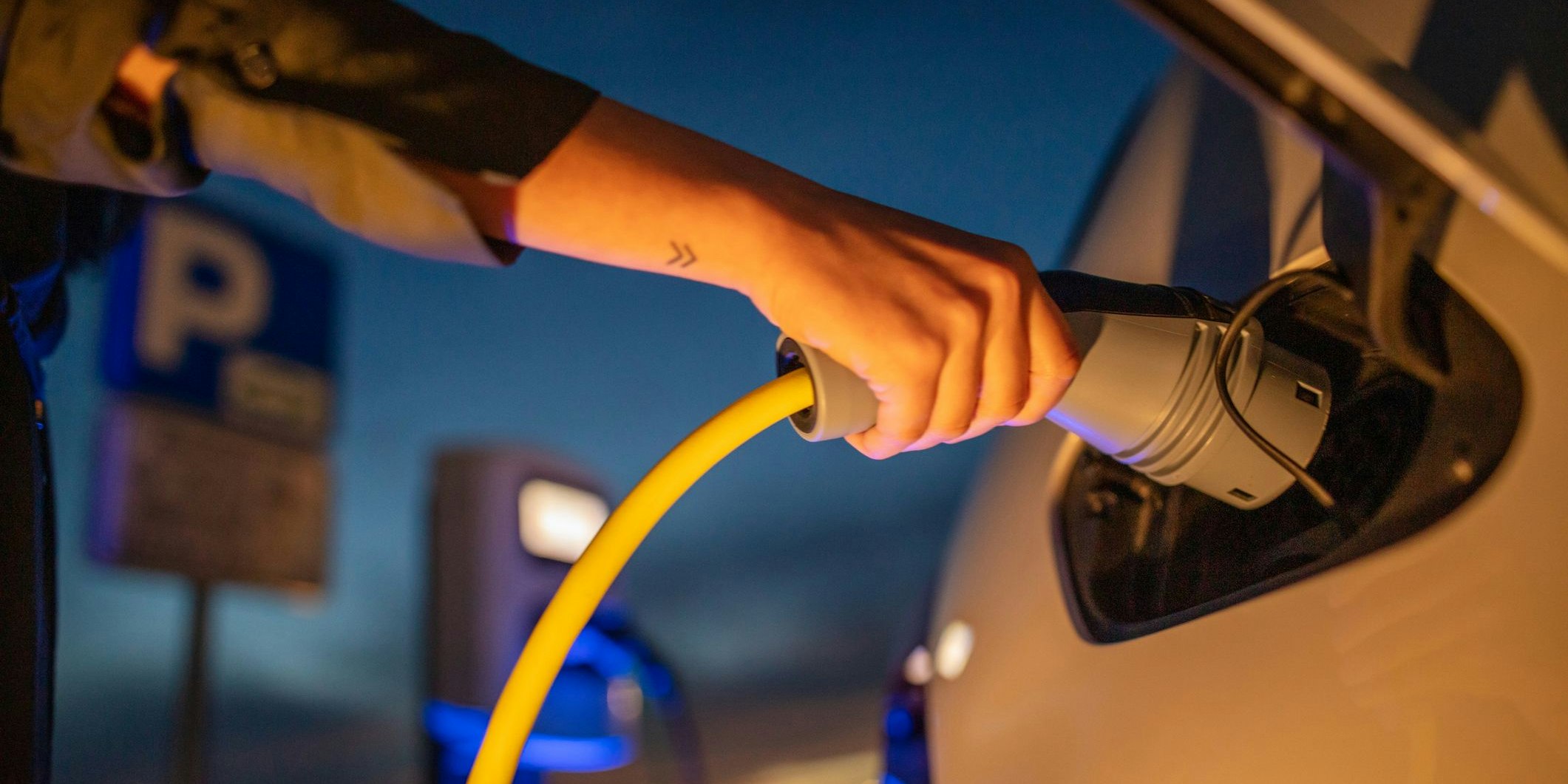 Elektroautos droht in der Schweiz bei Strommangel ein Fahrverbot. Symbolbild