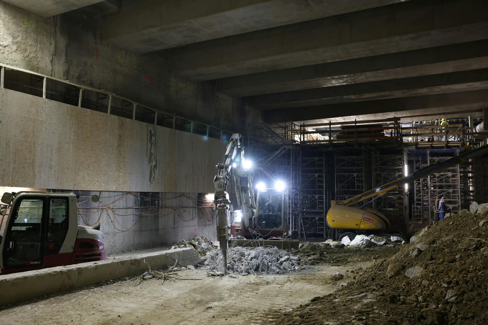 Die Baustelle zur Kreuzung U2 und U5 am Rathaus ist in vollem Gange.