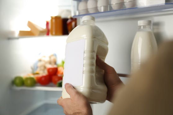 Die Kühlschranktür ist der falsche Lagerort für frische Milch.